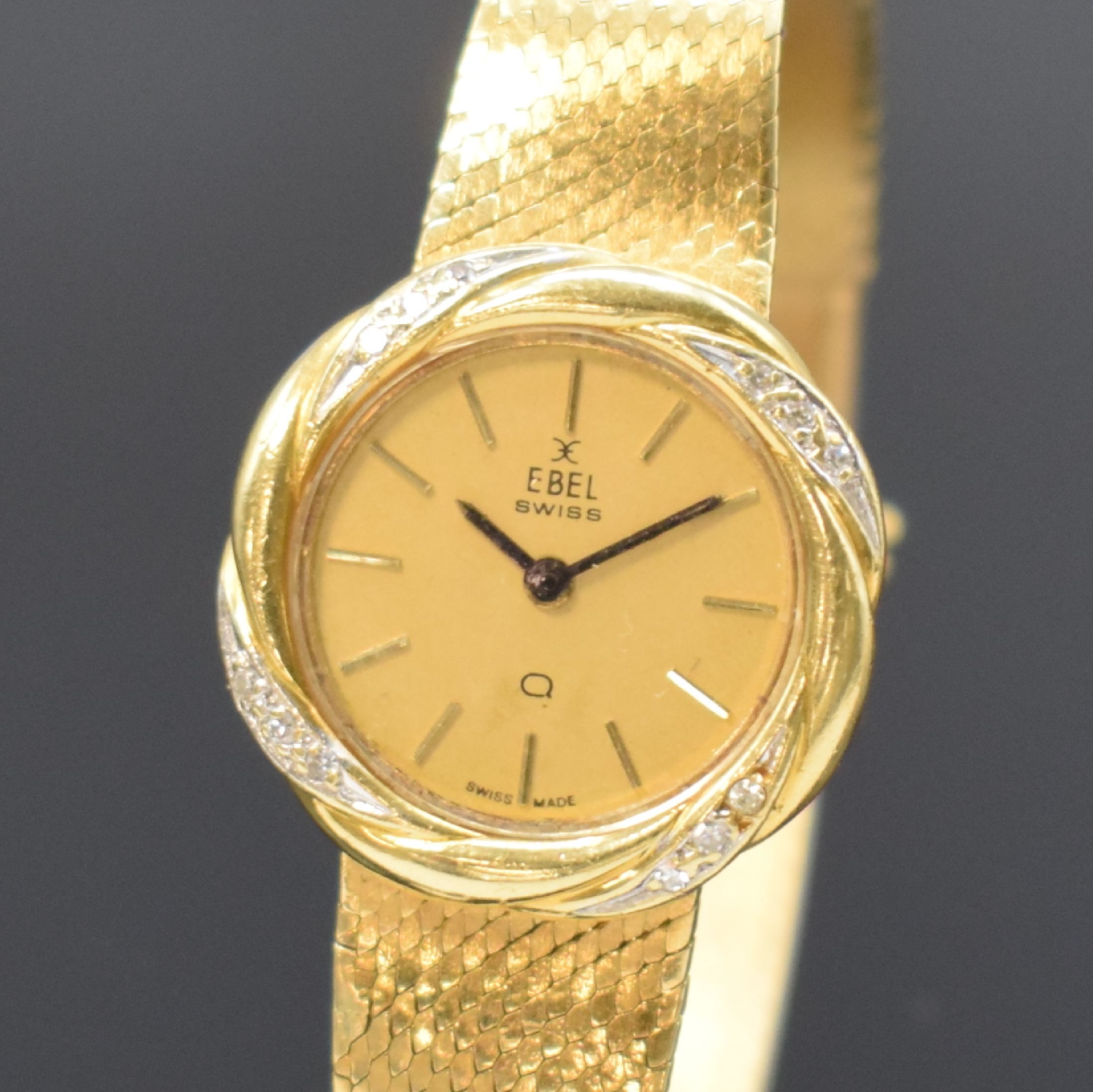 Detail a: EBEL Damenarmbanduhr in GG 750/000, Schweiz um 1970, quarz, gedr. Gehäuse, Milanaiseband, gold. Zifferbl. m. aufges. Std.-Ind., D. ca. 24 mm, L. ca. ...