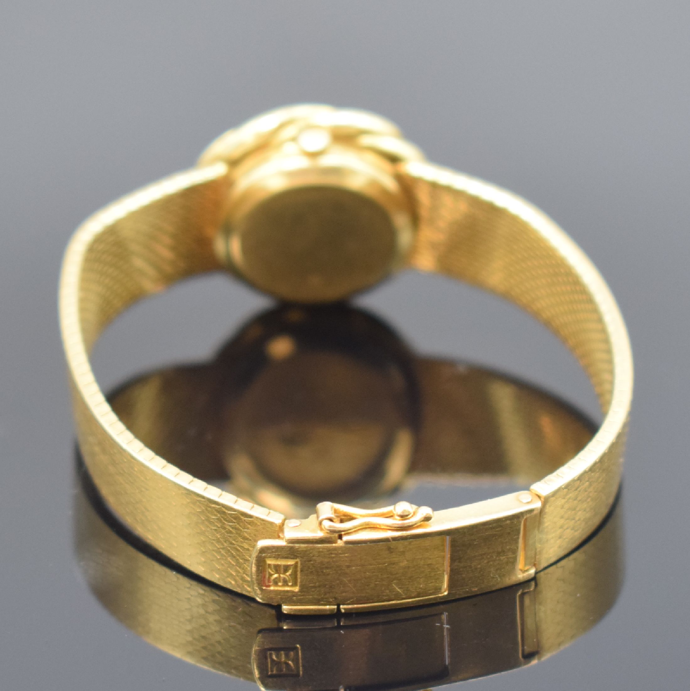 Detail b: EBEL Damenarmbanduhr in GG 750/000, Schweiz um 1970, quarz, gedr. Gehäuse, Milanaiseband, gold. Zifferbl. m. aufges. Std.-Ind., D. ca. 24 mm, L. ca. ...