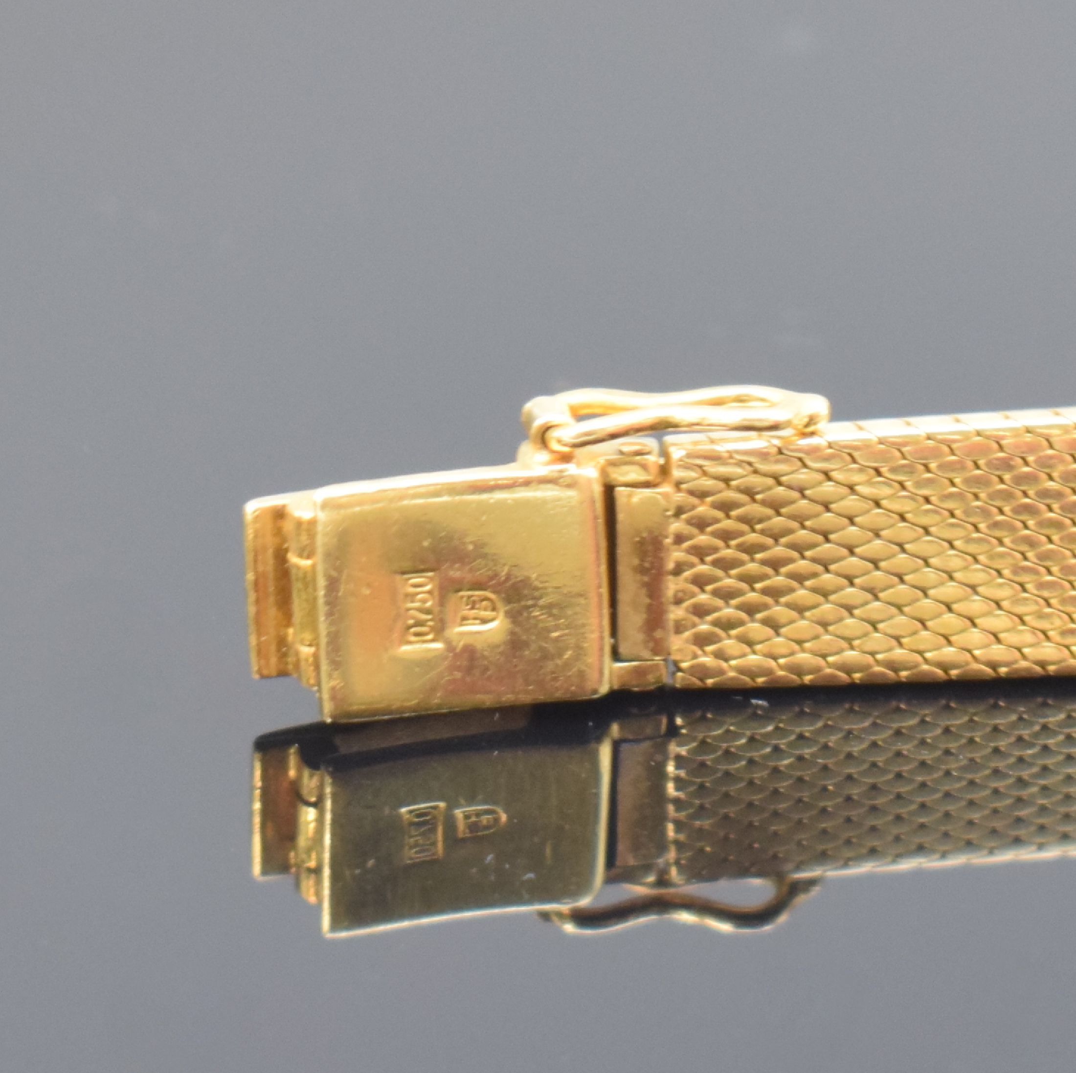 Detail c: EBEL Damenarmbanduhr in GG 750/000, Schweiz um 1970, quarz, gedr. Gehäuse, Milanaiseband, gold. Zifferbl. m. aufges. Std.-Ind., D. ca. 24 mm, L. ca. ...