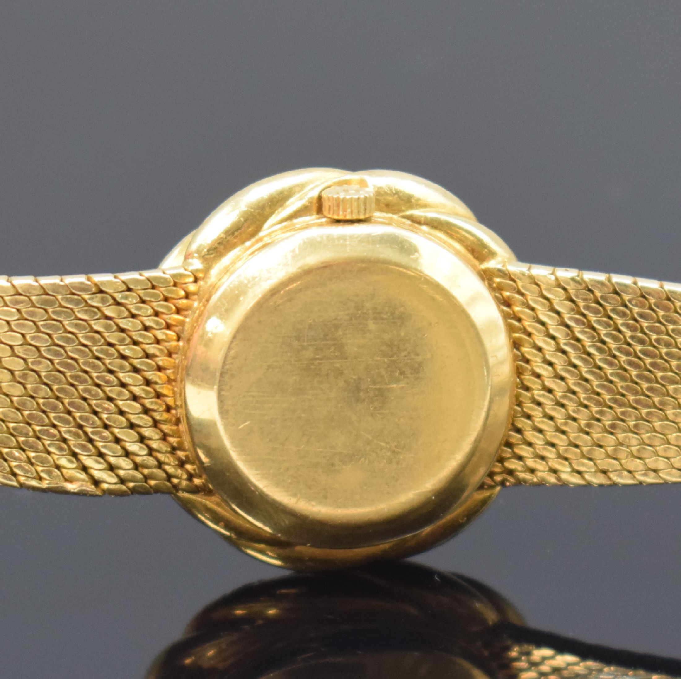 Detail e: EBEL Damenarmbanduhr in GG 750/000, Schweiz um 1970, quarz, gedr. Gehäuse, Milanaiseband, gold. Zifferbl. m. aufges. Std.-Ind., D. ca. 24 mm, L. ca. ...