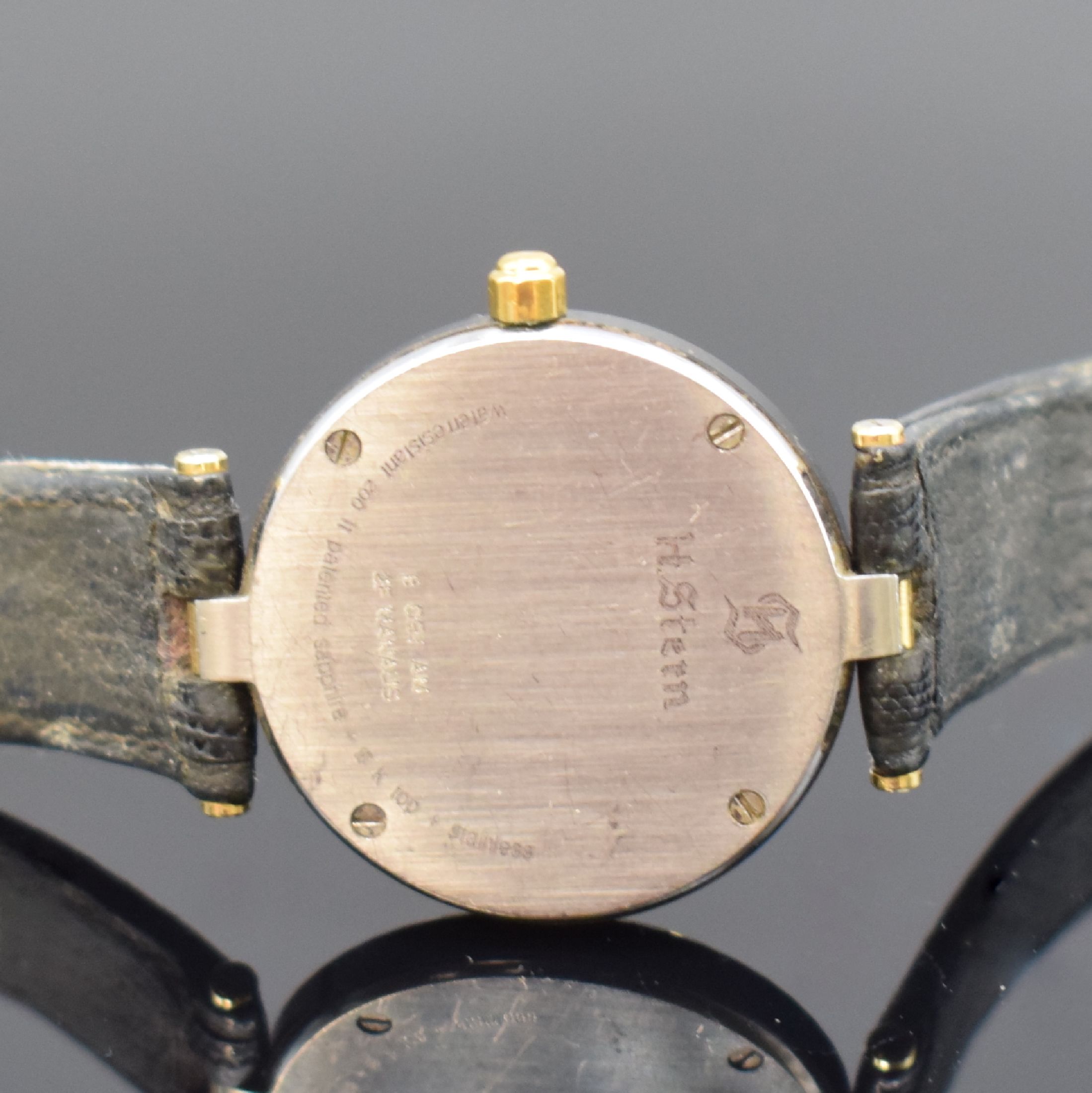 Detail c: H. STERN Damenarmbanduhr, Schweiz um 2000, quarz, Keramikgeh., Stahlboden verschr., facett. Glas m. röm. Zahlen, schwarzes Zifferbl., gold. Zeiger, ...