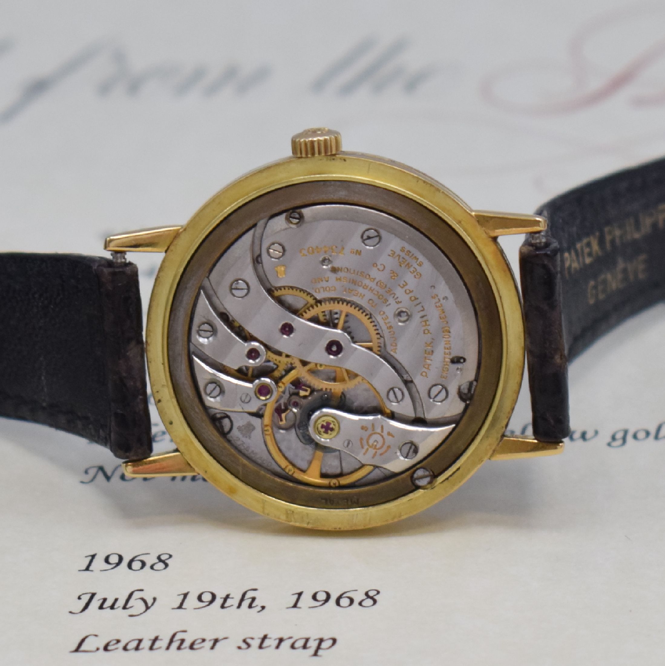 Detail d: PATEK PHILIPPE Kaliber 27-AM400 Herrenarmbanduhr in GG 750/000 Referenz 3410, Schweiz 1968, Handaufzug, 3-teil. Geh., Boden u. Glasrand aufgedr., ...