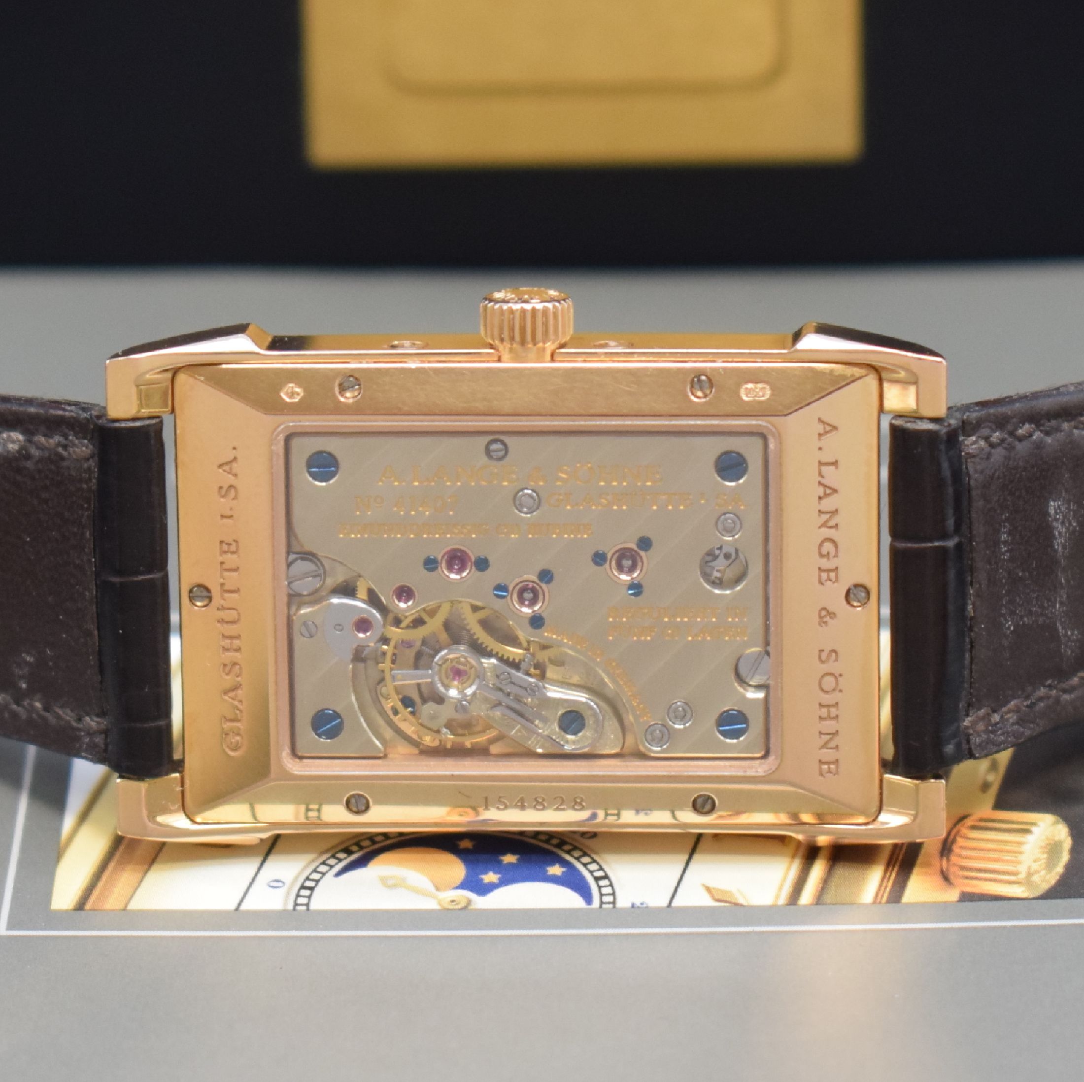 Detail e: A. LANGE & SÖHNE hochfeine Herrenarmbanduhr Serie Cabaret Referenz 118.032 in RG 750/000, Deutschland um 2005, Handaufzug, rechteck. Geh. beids. ...