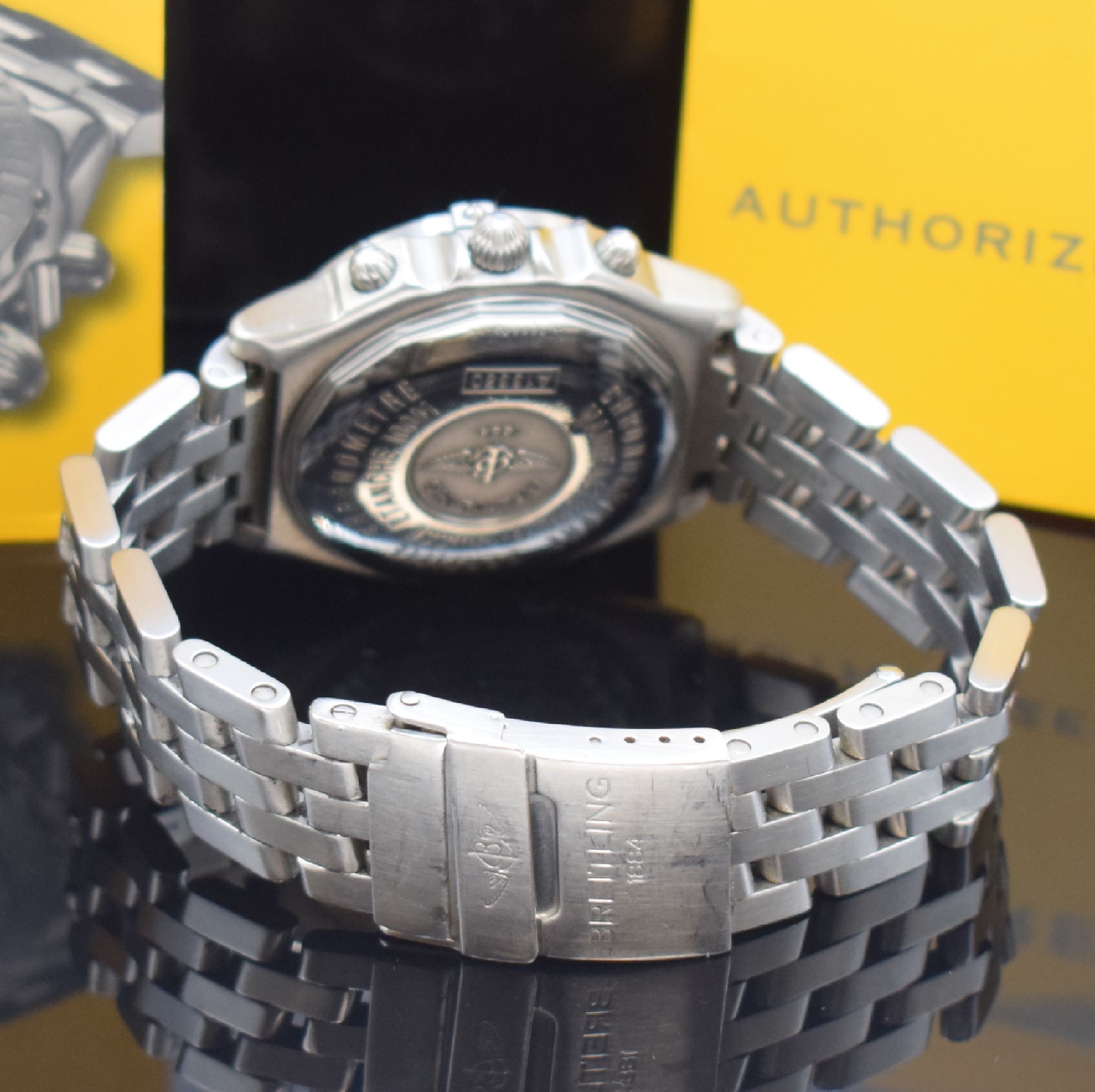 Detail b: BREITLING Chronomat Blackbird Herrenarmbanduhr mit Chronograph in Stahl Referenz A13350, Schweiz um 2000, Automatik, verschr. Gehäuse, Pilotband m. ...