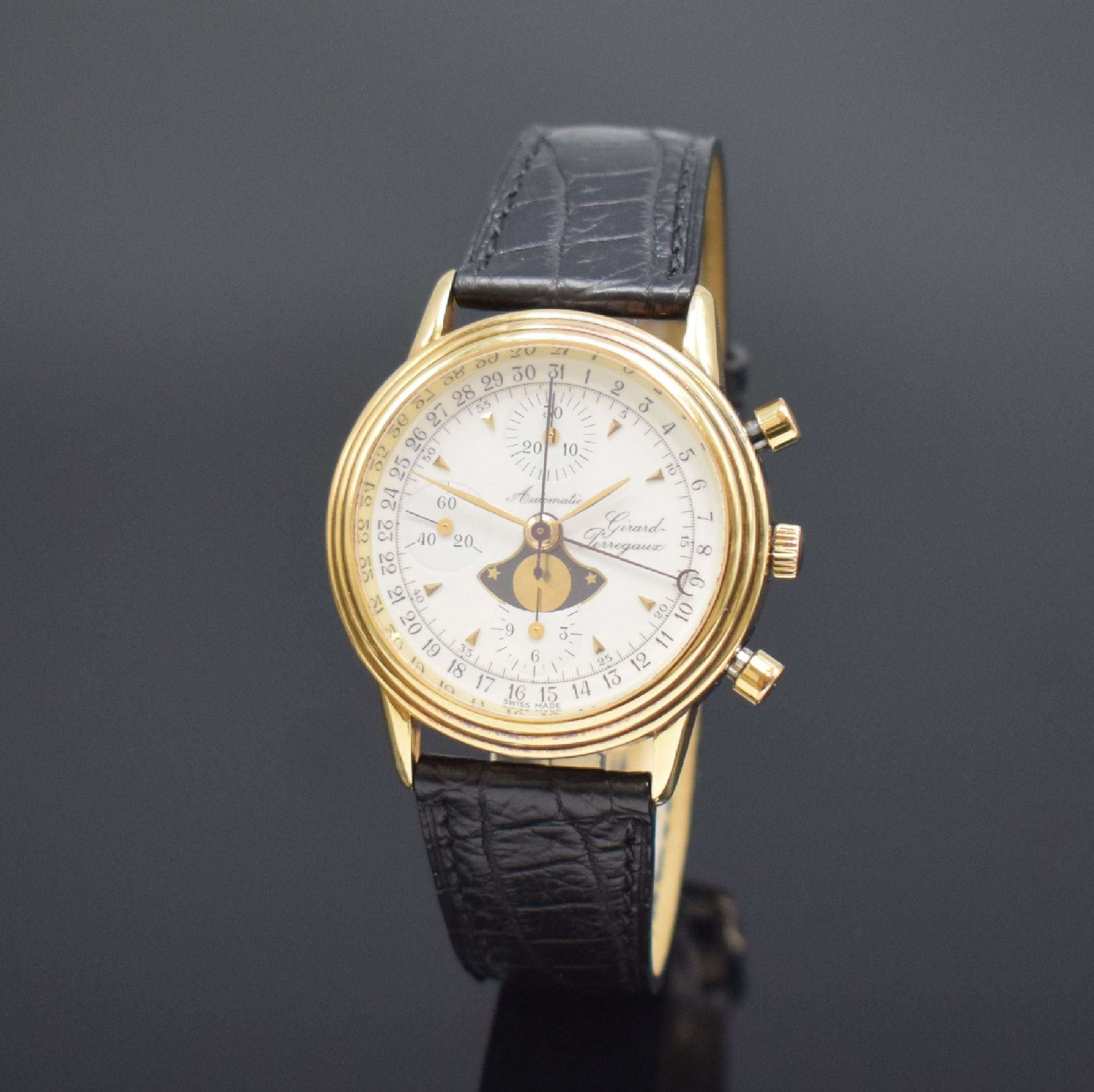GIRARD PERREGAUX Herrenarmbanduhr mit Chronograph und Mondphase in GG 750/000, Schweiz um 1900, beids. vergl. Geh., Boden aufgedr., weißes Zifferbl. ...
