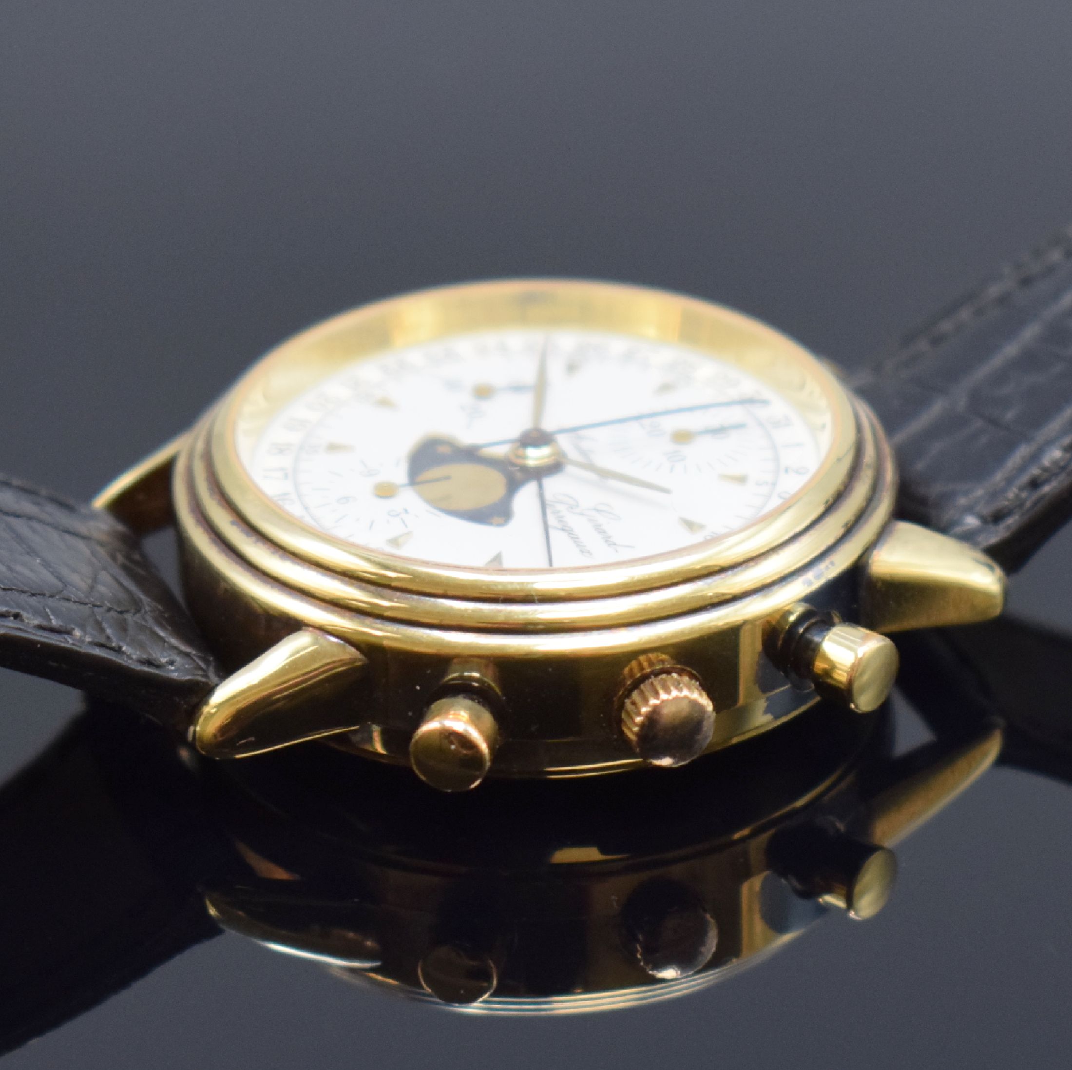 Detail b: GIRARD PERREGAUX Herrenarmbanduhr mit Chronograph und Mondphase in GG 750/000, Schweiz um 1900, beids. vergl. Geh., Boden aufgedr., weißes Zifferbl. ...
