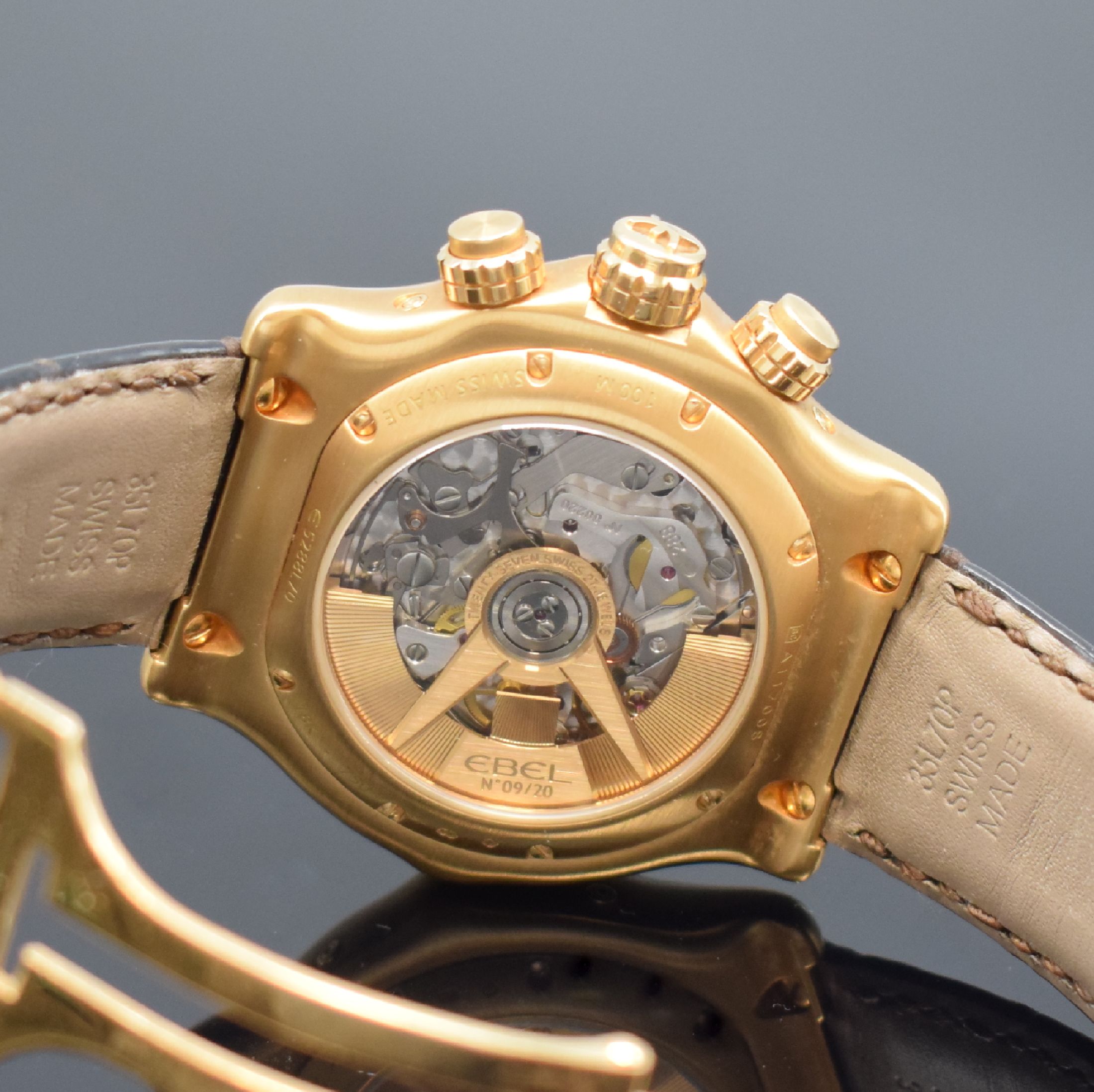 Detail e: EBEL astronomischer, auf 20 Stück limitierter Armbandchronograph mit ewigem Kalender in RoseG 750/000 Referenz 5288L70, Schweiz um 2002, Automatik, ...