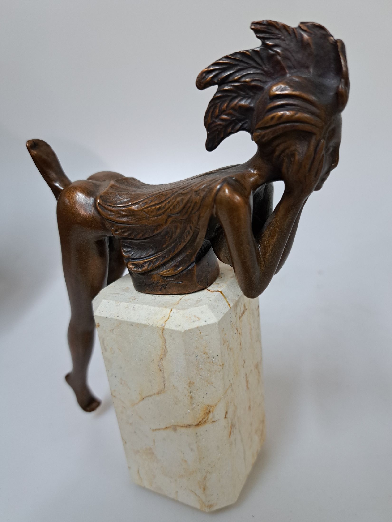 Detail d: Ernst Fuchs, 1930-2015, 2 Bronzefiguren: Papagena und Papageno, beide sign. und num. 39217500, Steinsockel, Gesamth. ca. 15.5cm