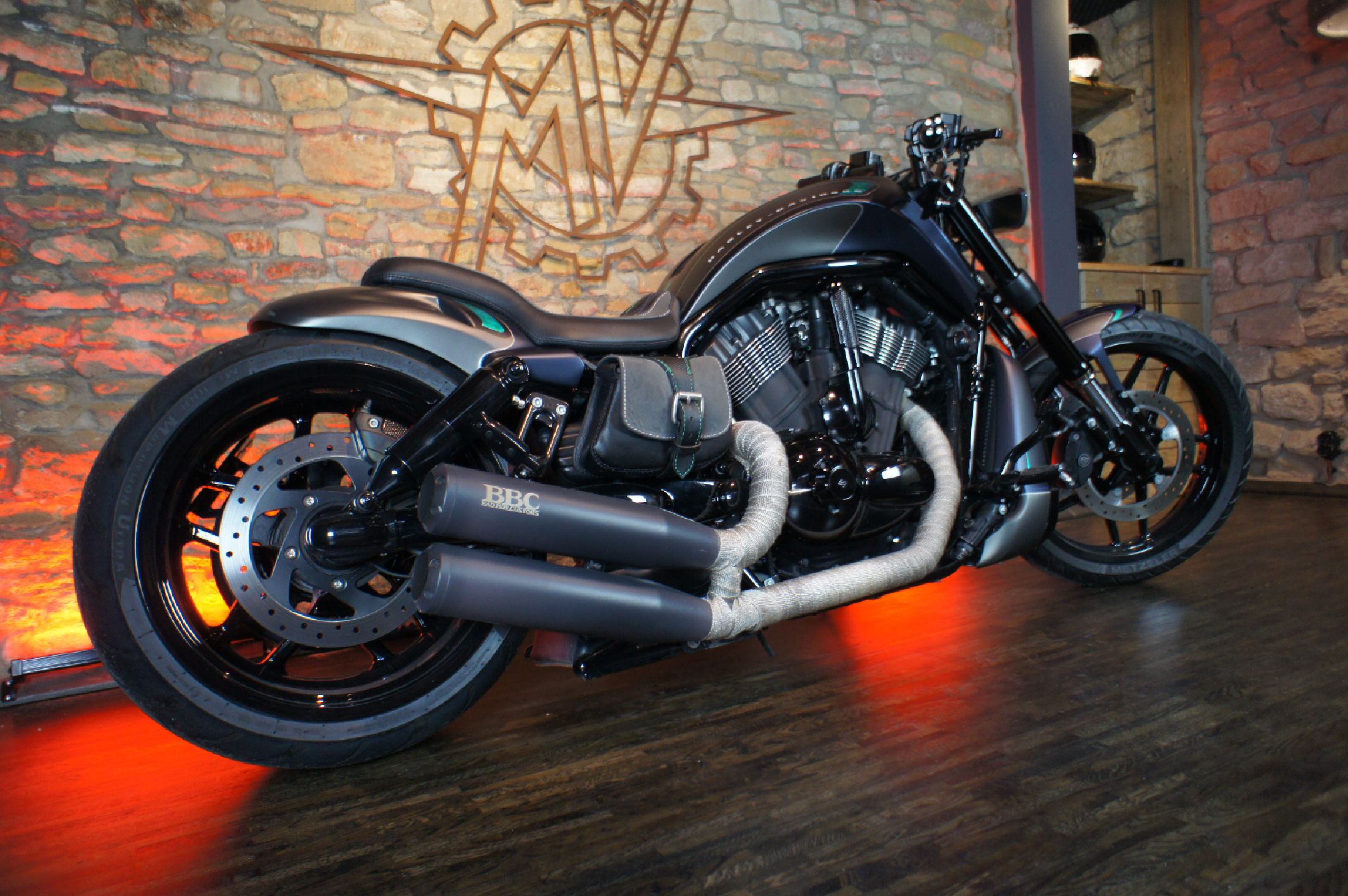 Detail a: Harley-Davidson V-Rod / Night Rod Custombike, Fahrgestellnummer: 5HD1HHHC7FC804935, EZ 06/2015, 2. Hand, Laufleistung ca. 13.000 km abgelesen, HU ...