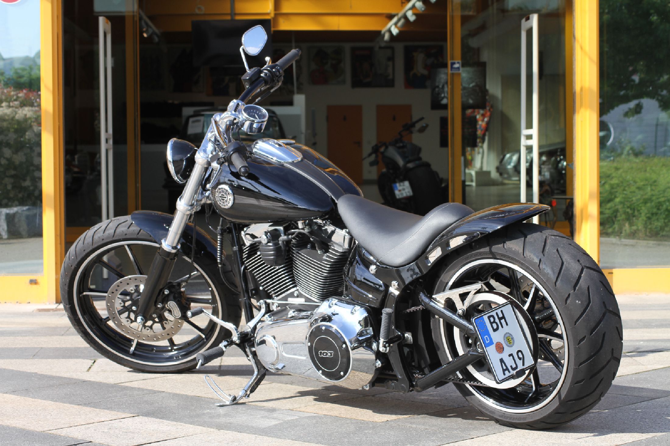 Detail b: Harley-Davidson Softail Breakout FXSB 103, Fahrgestellnummer: HD1BFVC1FB026289, EZ 05/2015, 2. Hand, Laufleistung ca. 4.770 km abgelesen, HU inkl. ...