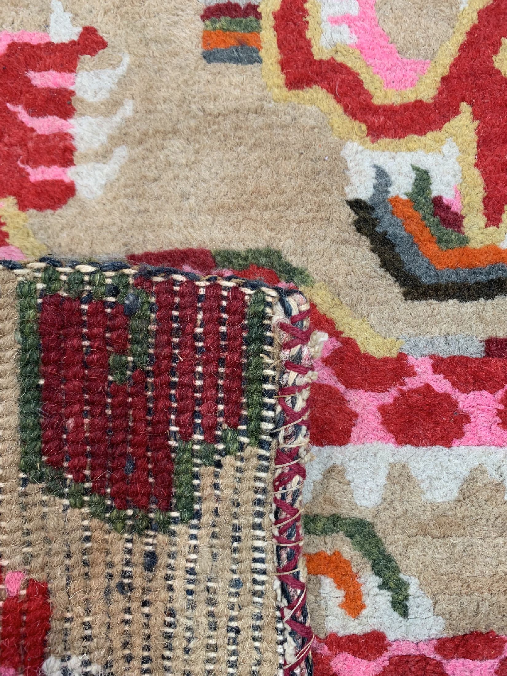 Detail d: Drachenteppich, Tibet, um 1930/1940, Wolle auf Baumwolle, ca. 86 x 47 cm, EHZ: 2