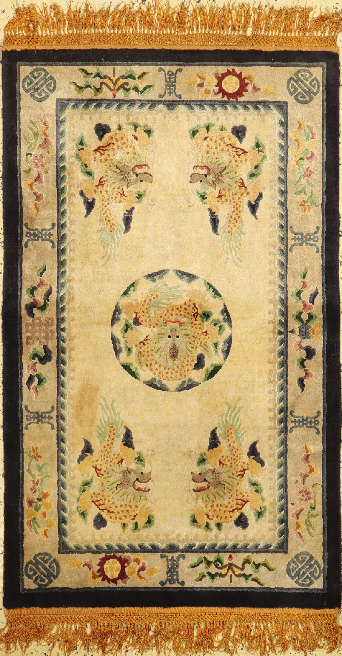 Seiden Drachenteppich, China, um 1960, reine Naturseide, ca. 145 x 85 cm, EHZ: 2(fleckig)