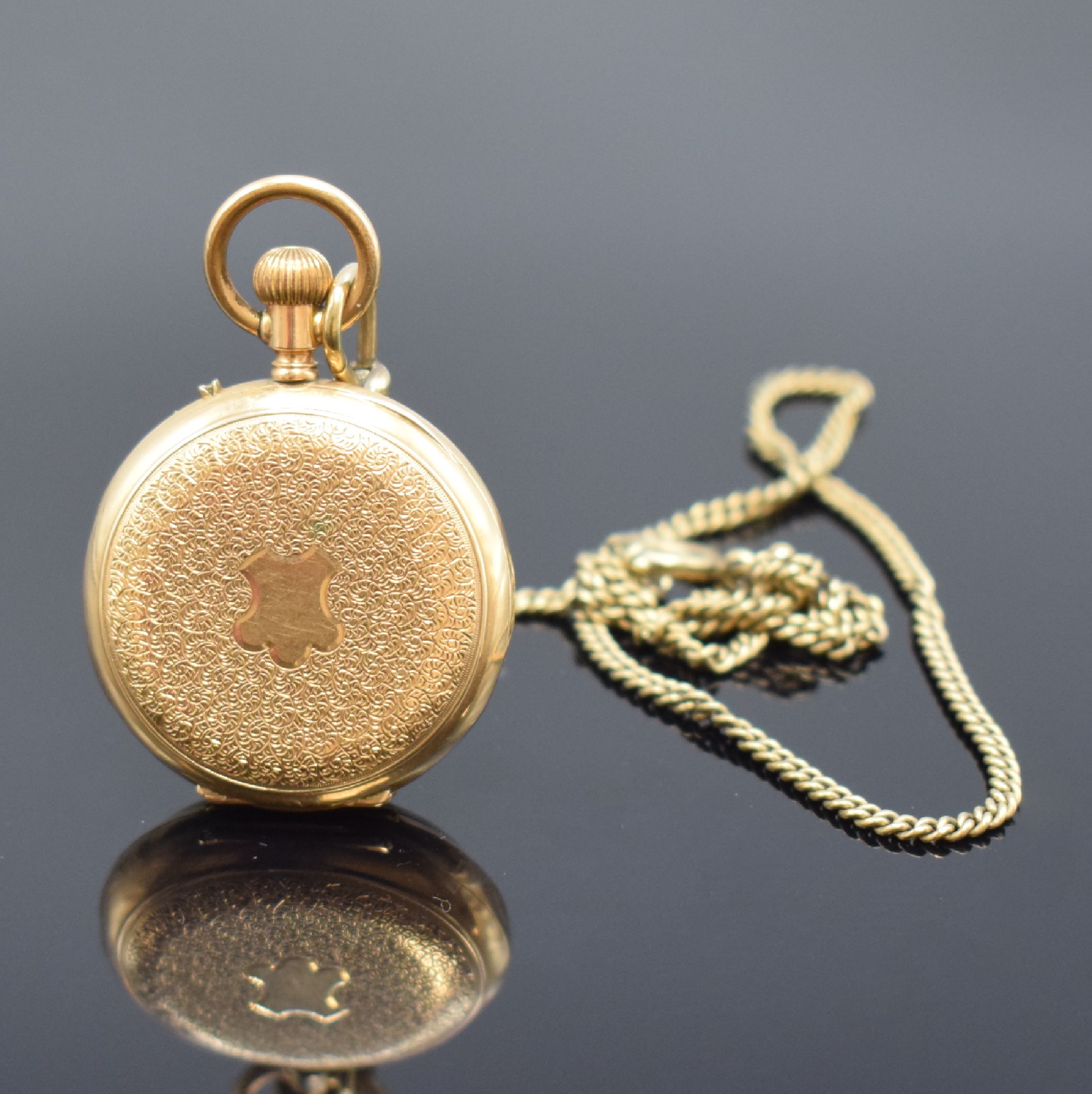 Detail h: Savonette und offene Taschenuhr in GG 585/000 mit Kette in GG 333/000, Schweiz um 1900/1940, beide Geh. dell., beide Metallcuvette 1x m. Widmung, 1) ...