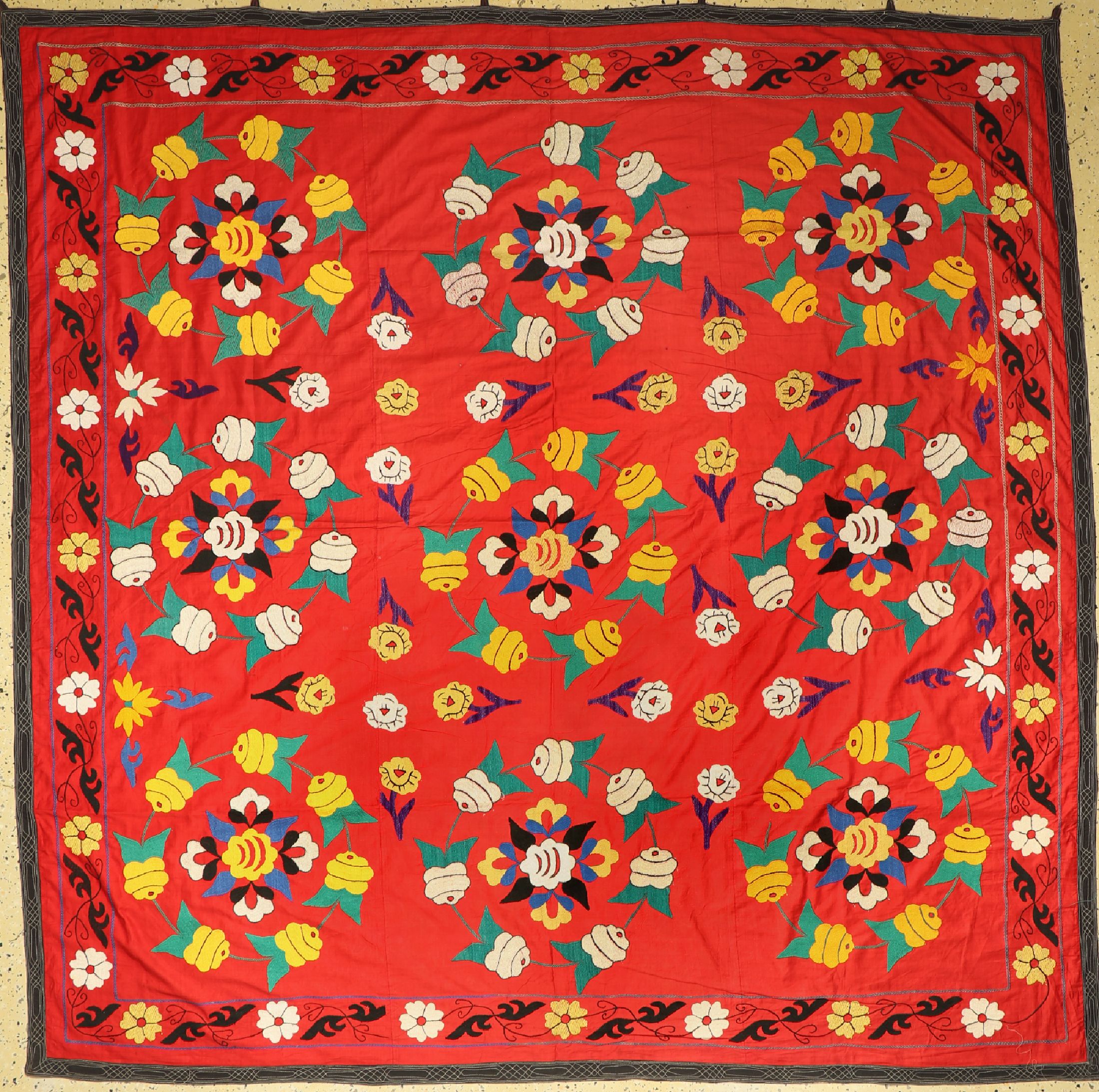 Susani alt, Uzbekistan, um 1950, Seide-Baumwollstickerei, ca. 230 x 230 cm, EHZ: 1-2
