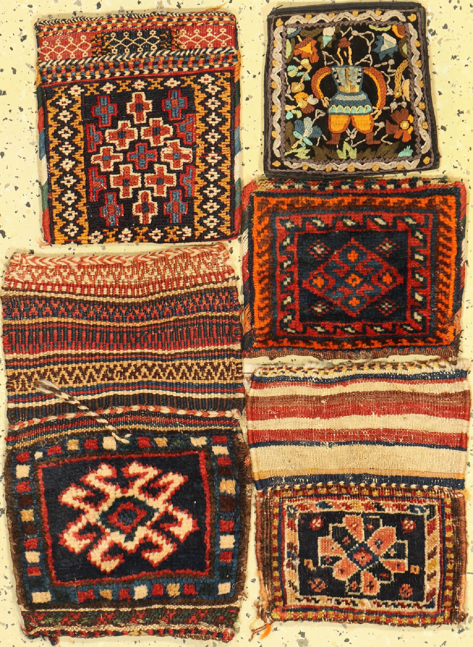 5 Taschen antik, Persien, um 1900, Wolle auf Wolle, ca. 42 x 27 cm, EHZ: 2
