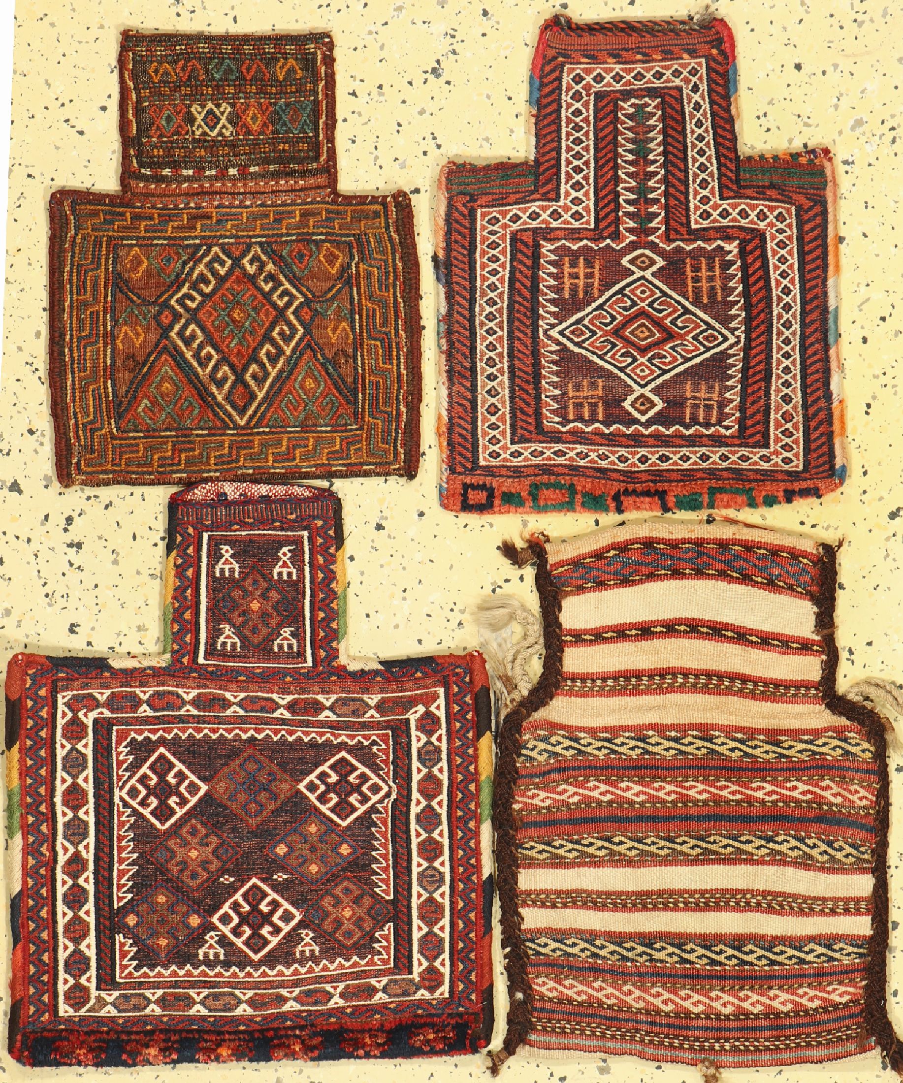 4 Salztaschen antik, Persien, um 1910/1920,Wolle auf Wolle, ca. 52 x 44 cm, EHZ: 2