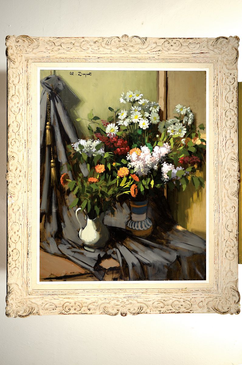 Detail k: Alain Dequet, 1920-1980, Blumenstillleben mit drapiertem Tuch, Öl/Lwd, links oben signiert, ca. 93x74cm, R. ca. 119x99cm