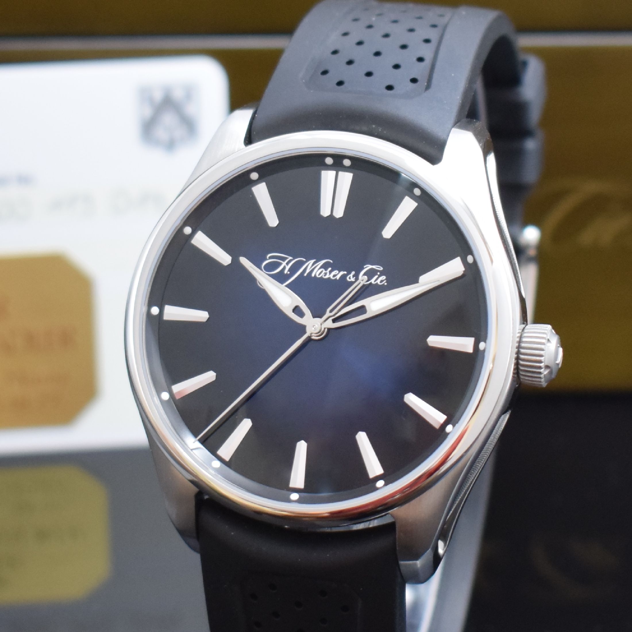 Detail a: H. MOSER & Cie Pioneer Centre Seconds Midnight Blue feine Herrenarmbanduhr Referenz 3200- 1200, Schweiz um 2018, Automatik, beids. vergl. u. verschr. ...