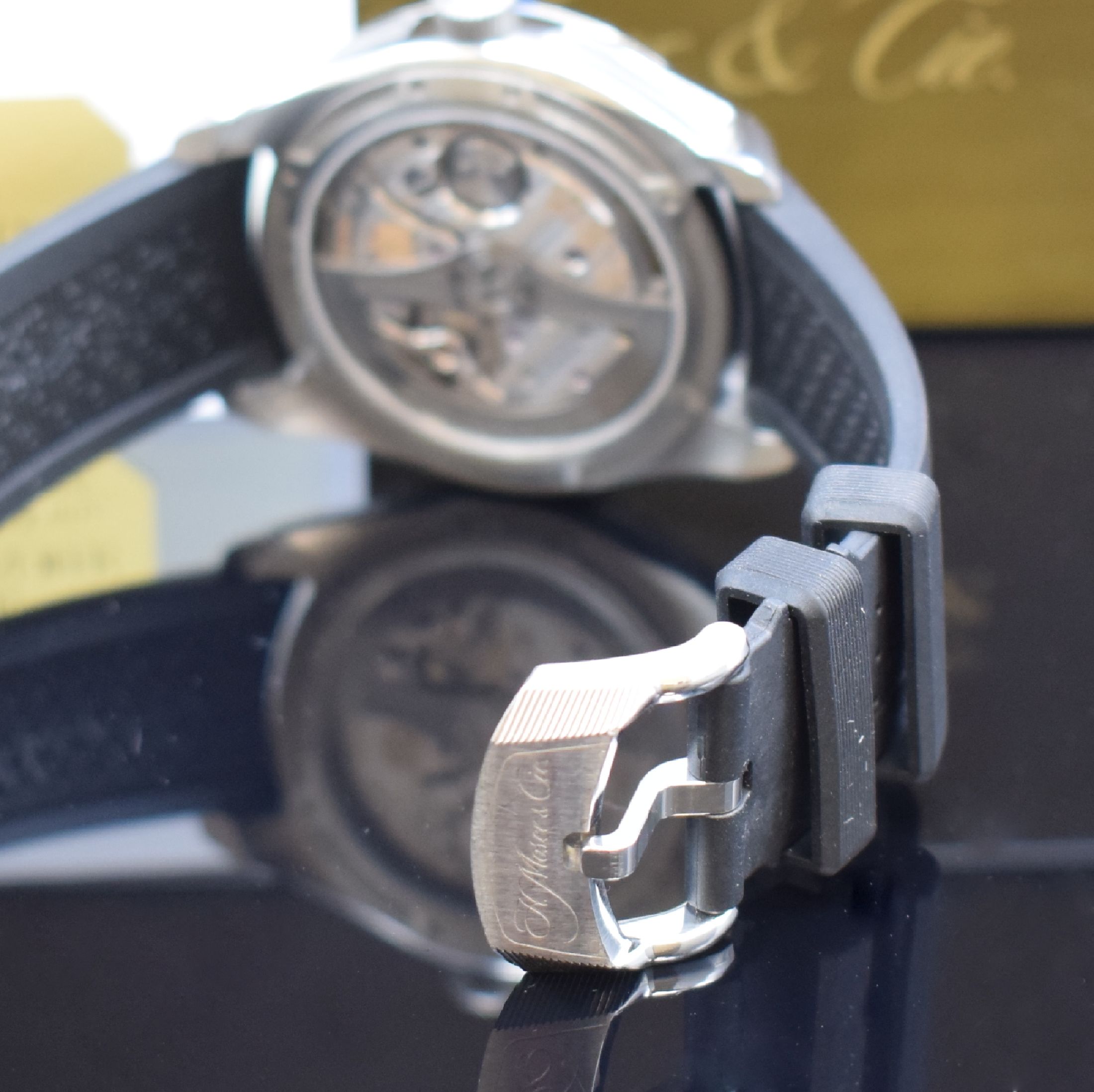 Detail b: H. MOSER & Cie Pioneer Centre Seconds Midnight Blue feine Herrenarmbanduhr Referenz 3200- 1200, Schweiz um 2018, Automatik, beids. vergl. u. verschr. ...