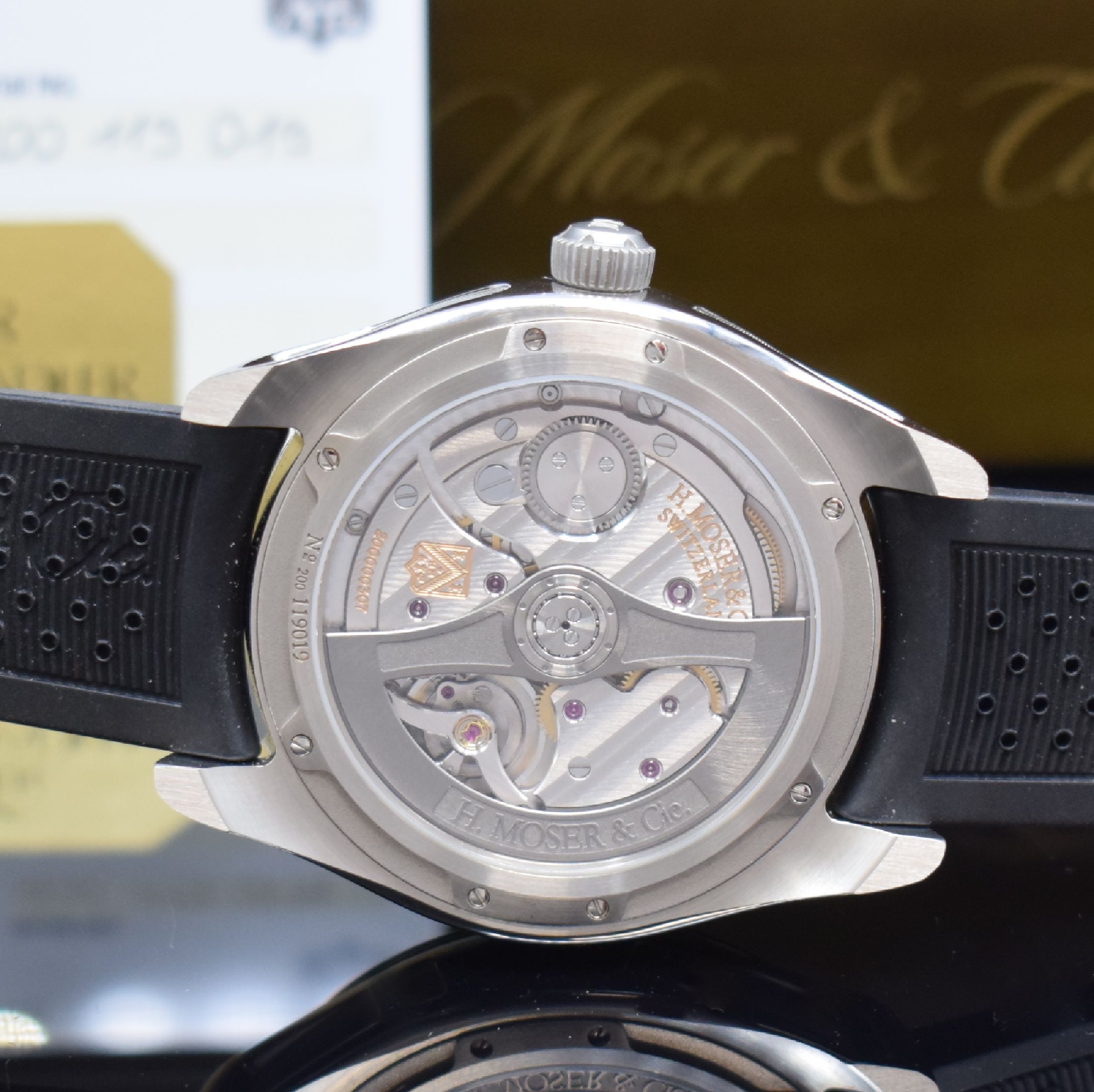 Detail d: H. MOSER & Cie Pioneer Centre Seconds Midnight Blue feine Herrenarmbanduhr Referenz 3200- 1200, Schweiz um 2018, Automatik, beids. vergl. u. verschr. ...