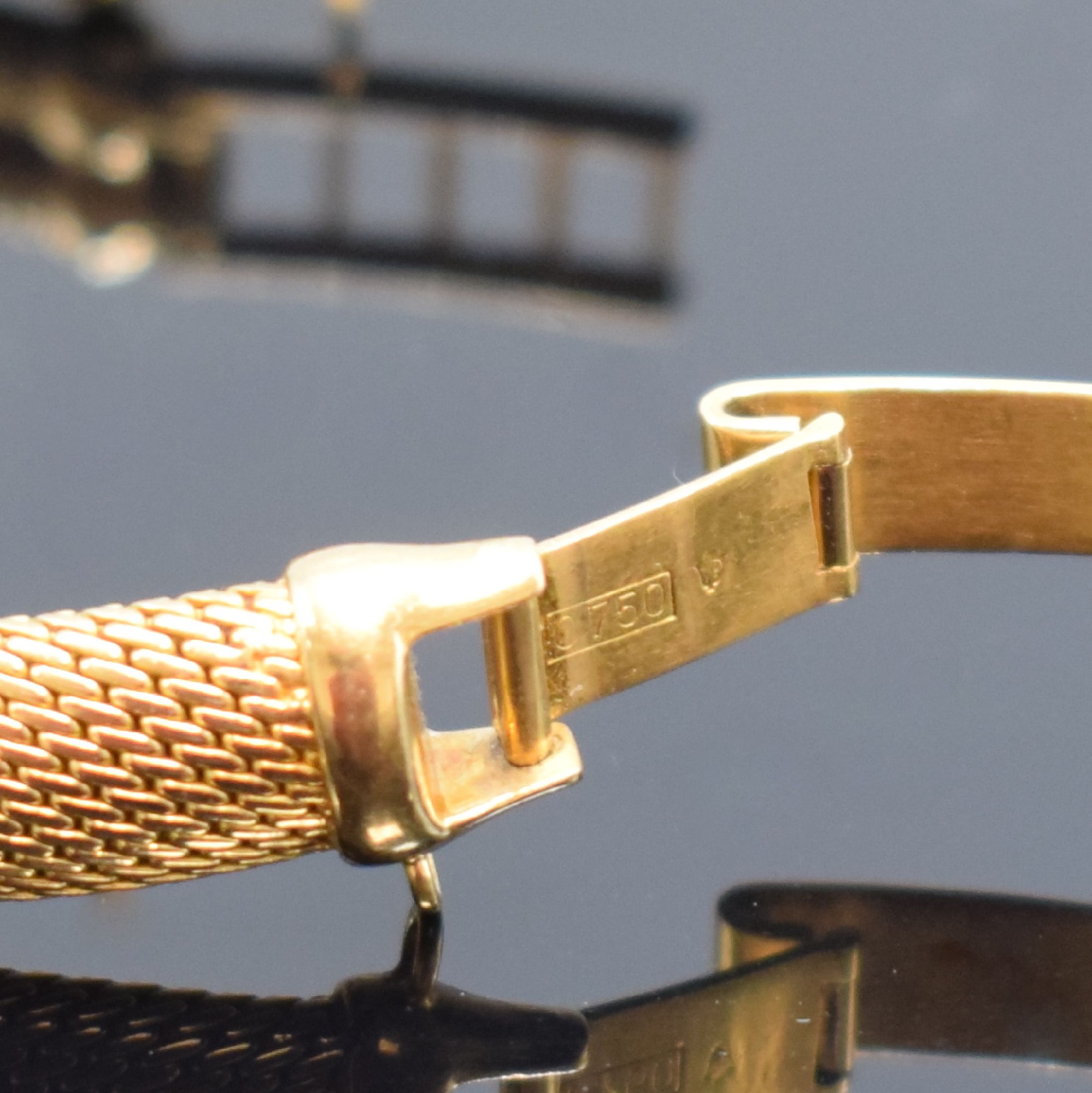 Detail b: LOTOS ausgefallene Damenarmbanduhr in GG 750/000, Schweiz 1940er Jahre, Handaufzug, Geh. dell., Scharnierboden, silb. Zifferbl. pat./fl., Kal. AS ...