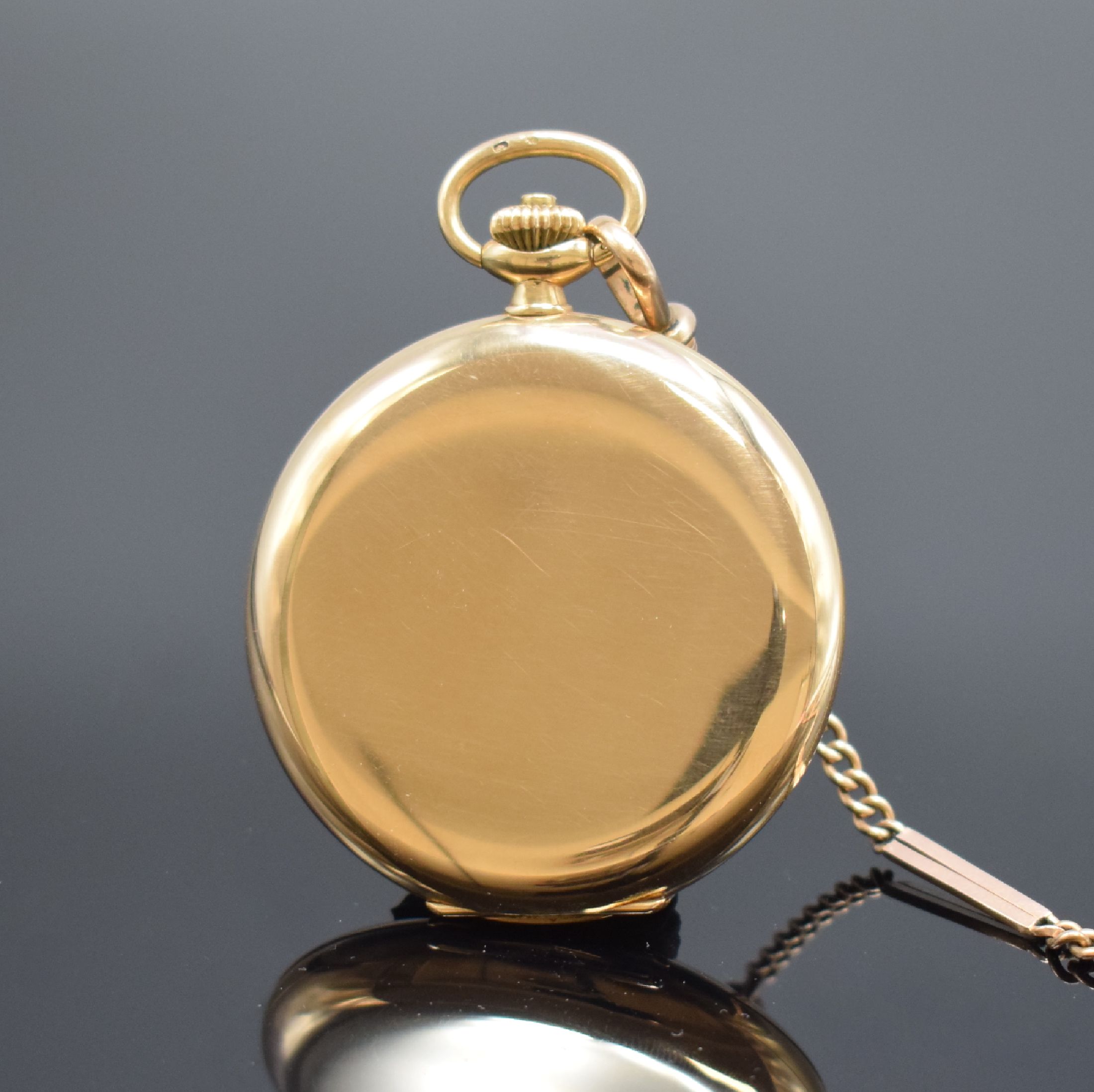Detail b: IWC Savonette in RG 585/000 mit vergoldeter Kette, Schweiz um 1925, glattes 3 Deckel- Goldgeh., champagnerfarb. Zifferbl. m. arab. Zahlen, gebl. ...
