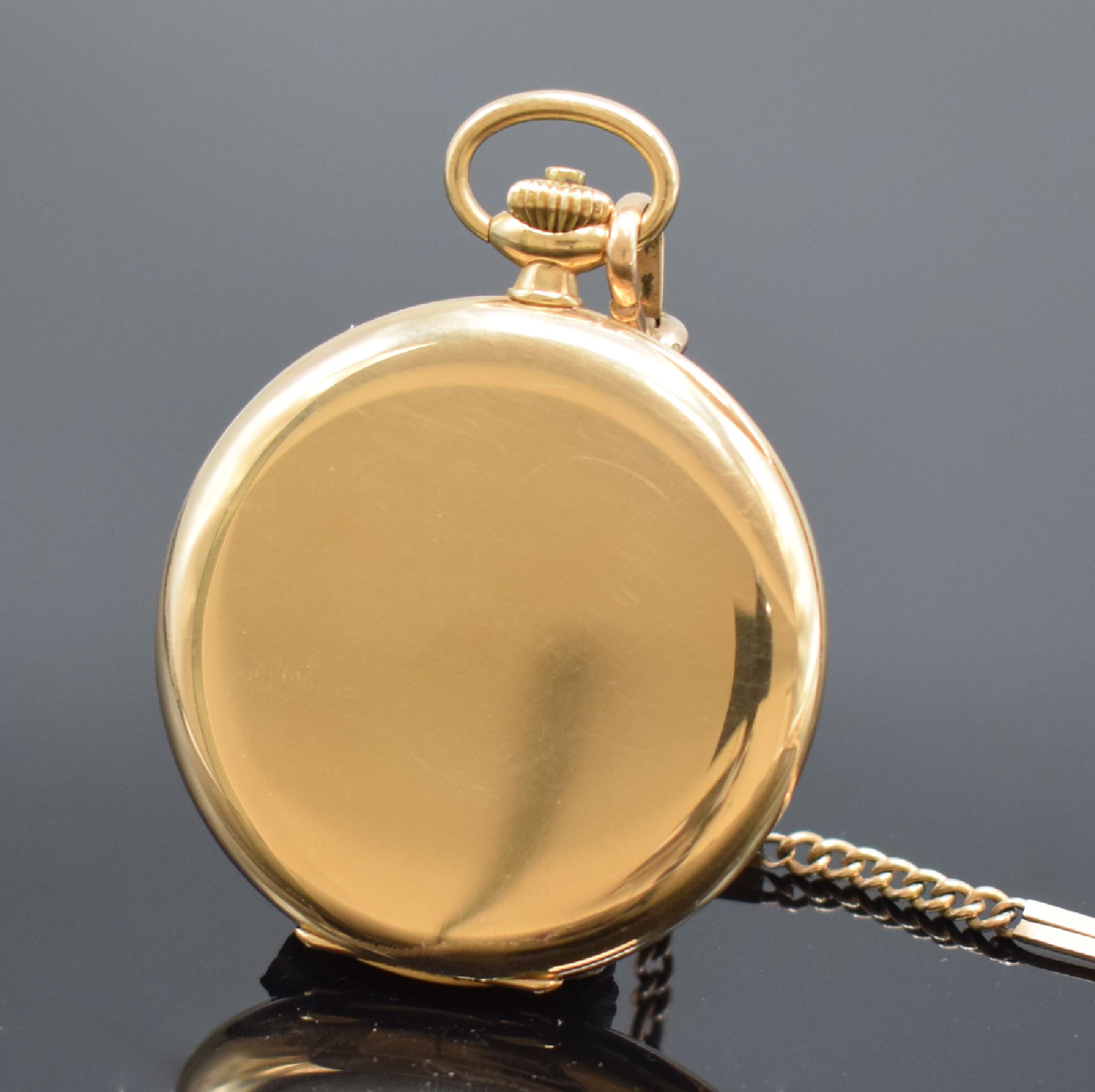 Detail c: IWC Savonette in RG 585/000 mit vergoldeter Kette, Schweiz um 1925, glattes 3 Deckel- Goldgeh., champagnerfarb. Zifferbl. m. arab. Zahlen, gebl. ...