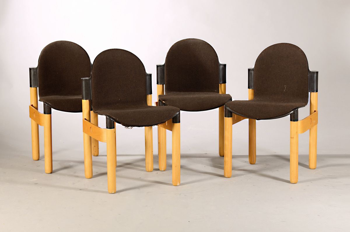 16 Thonet Stühle, Modell: Flex 2000, Designerentwurf Gerd Lange von 1973, Beine u. Verstrebungen Buche massiv, Stoffbezug, Kunststofflehne, einige ...