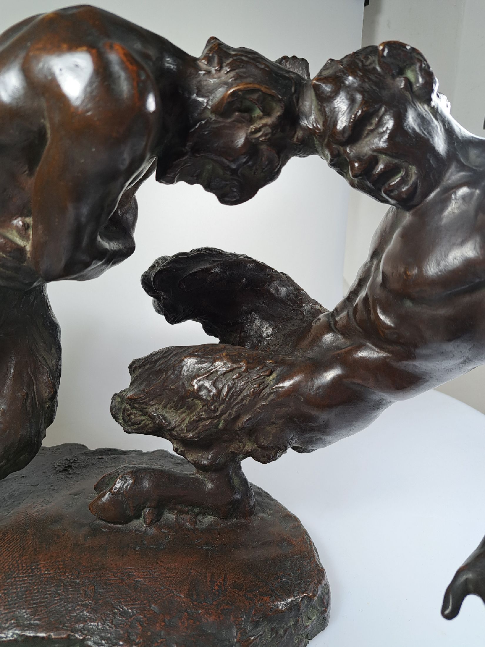 Detail f: Otto Pilz, 1876 Sonneberg - 1937 Dresden, Bronzeskulptur, "kämpfende Faune", nach 1908, braun patiniert, auf naturalistisch gestaltetem ...