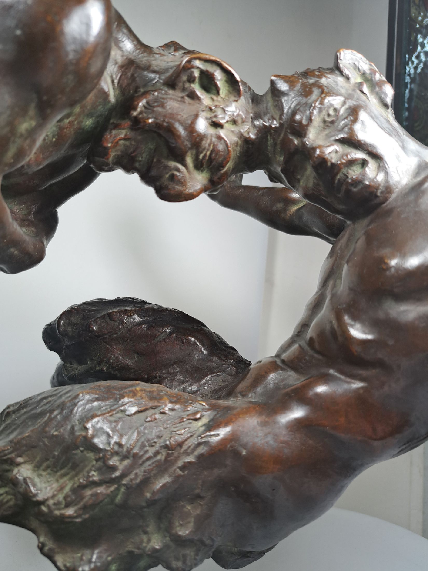 Detail g: Otto Pilz, 1876 Sonneberg - 1937 Dresden, Bronzeskulptur, "kämpfende Faune", nach 1908, braun patiniert, auf naturalistisch gestaltetem ...
