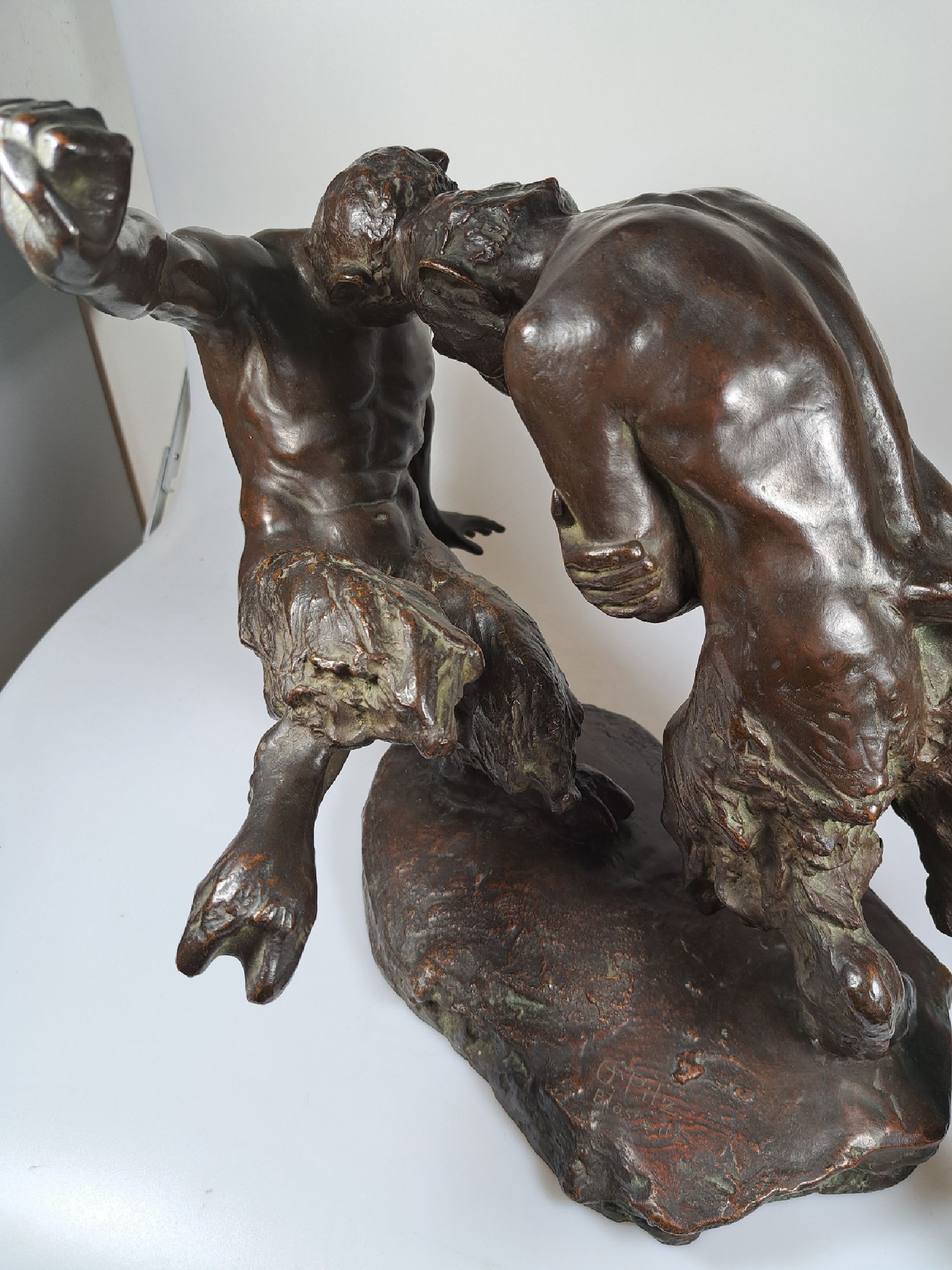 Detail k: Otto Pilz, 1876 Sonneberg - 1937 Dresden, Bronzeskulptur, "kämpfende Faune", nach 1908, braun patiniert, auf naturalistisch gestaltetem ...