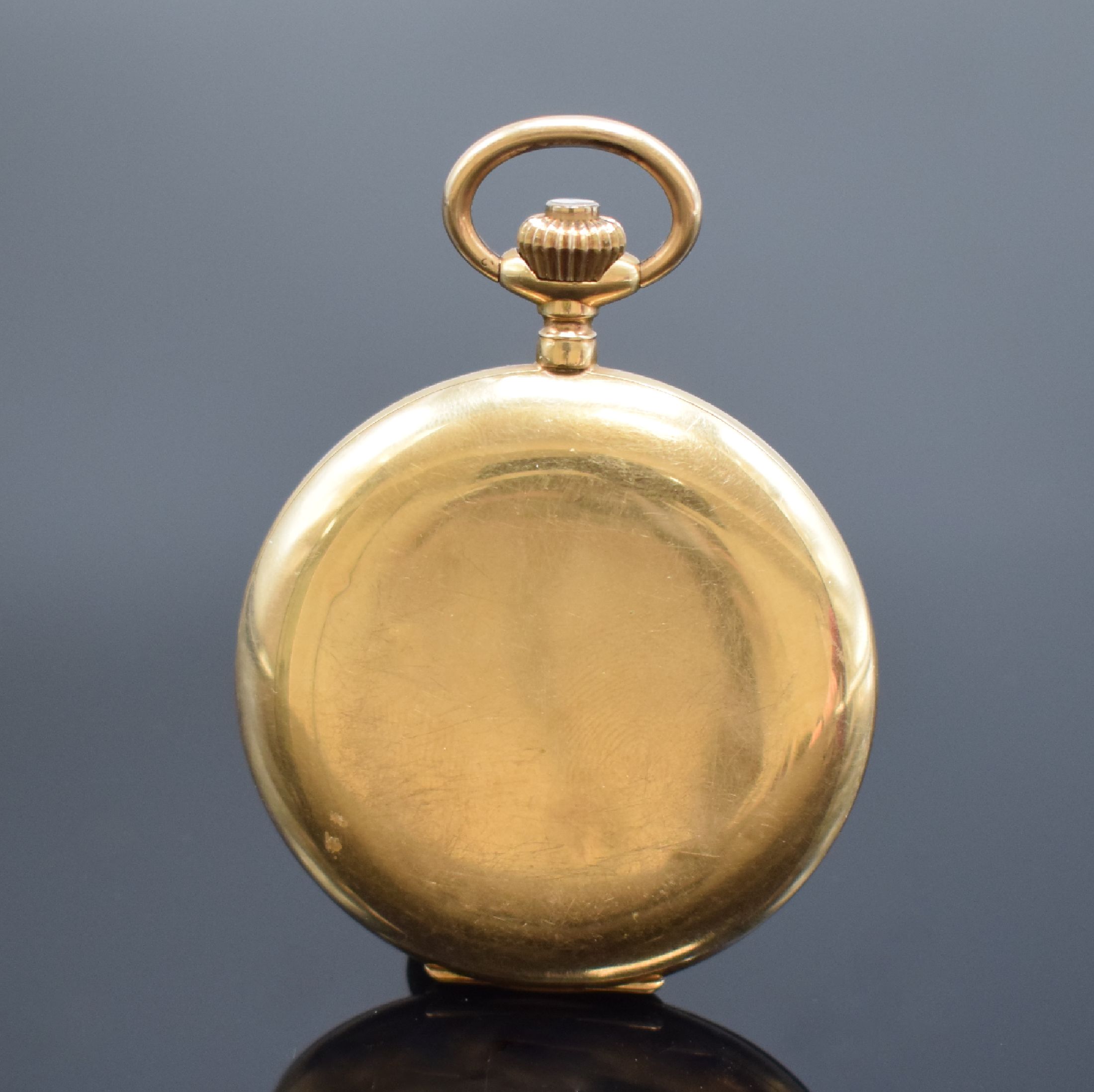 Detail b: Savonette Herrentaschenuhr in RG 585/000, Schweiz um 1910, 3-Deckel Goldgeh., Emailzifferbl. riss./besch., arab. Zahlen, gold. Zeiger, silb. Werk m. ...