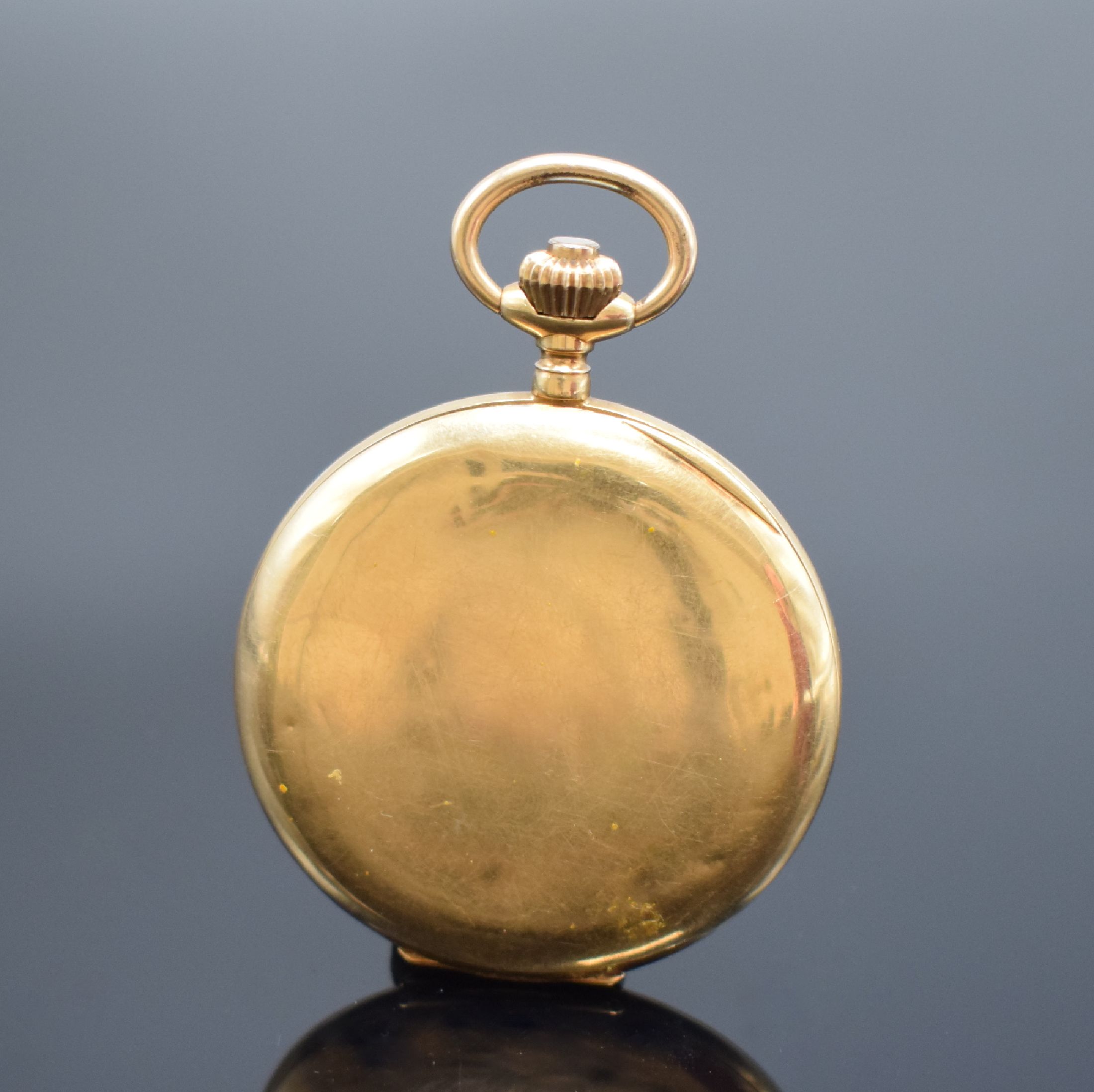 Detail c: Savonette Herrentaschenuhr in RG 585/000, Schweiz um 1910, 3-Deckel Goldgeh., Emailzifferbl. riss./besch., arab. Zahlen, gold. Zeiger, silb. Werk m. ...