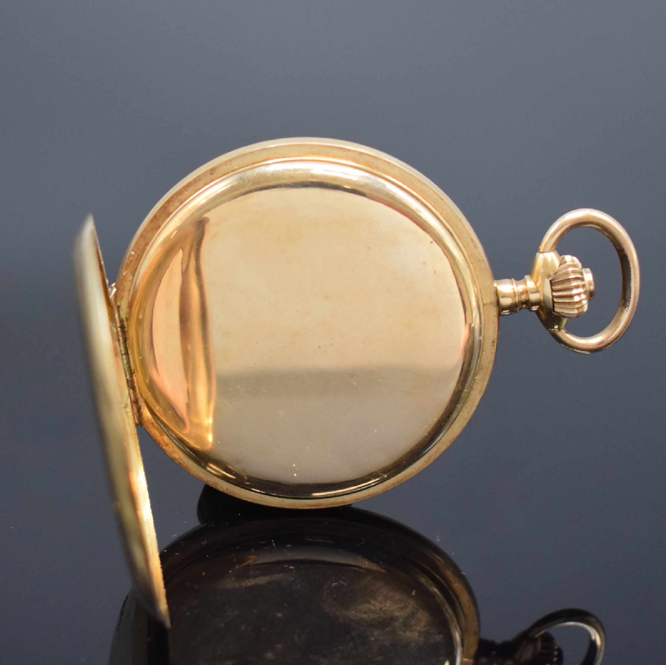 Detail e: Savonette Herrentaschenuhr in RG 585/000, Schweiz um 1910, 3-Deckel Goldgeh., Emailzifferbl. riss./besch., arab. Zahlen, gold. Zeiger, silb. Werk m. ...