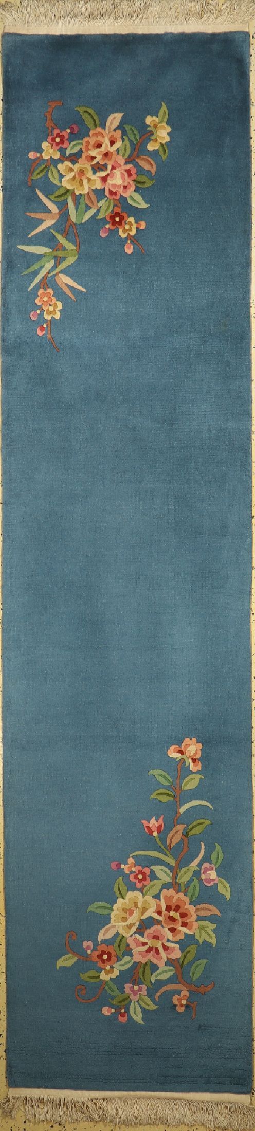 Peking, China, ca. 50 Jahre, Wolle auf Baumwolle, ca. 335 x 80 cm, EHZ: 1-2(kleiner Fleck)