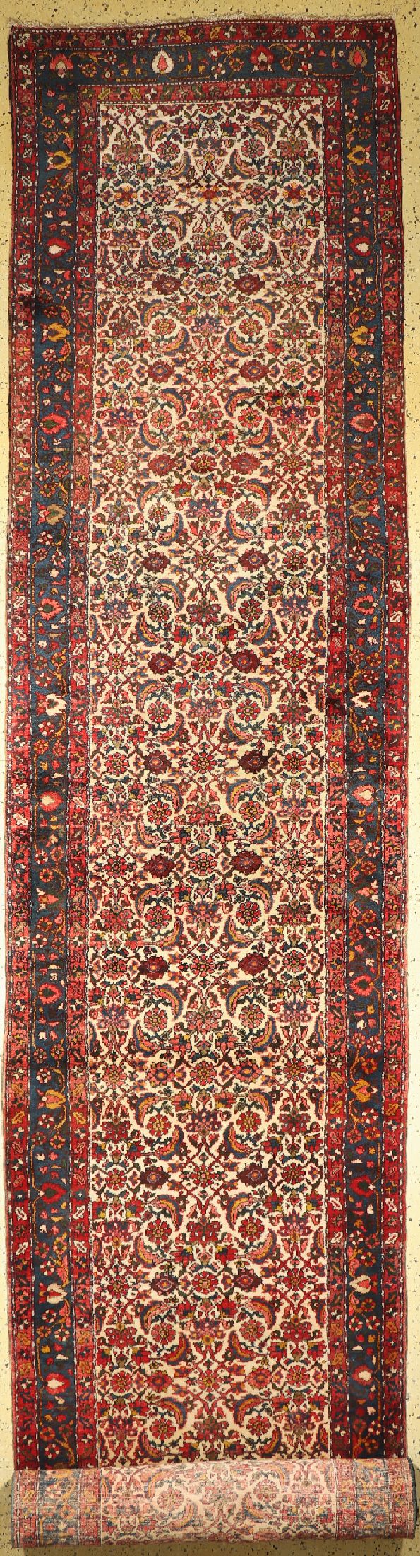 Hamadan alt, Persien, um 1960, Wolle auf Baumwolle, ca. 600 x 111 cm, EHZ: 1-2