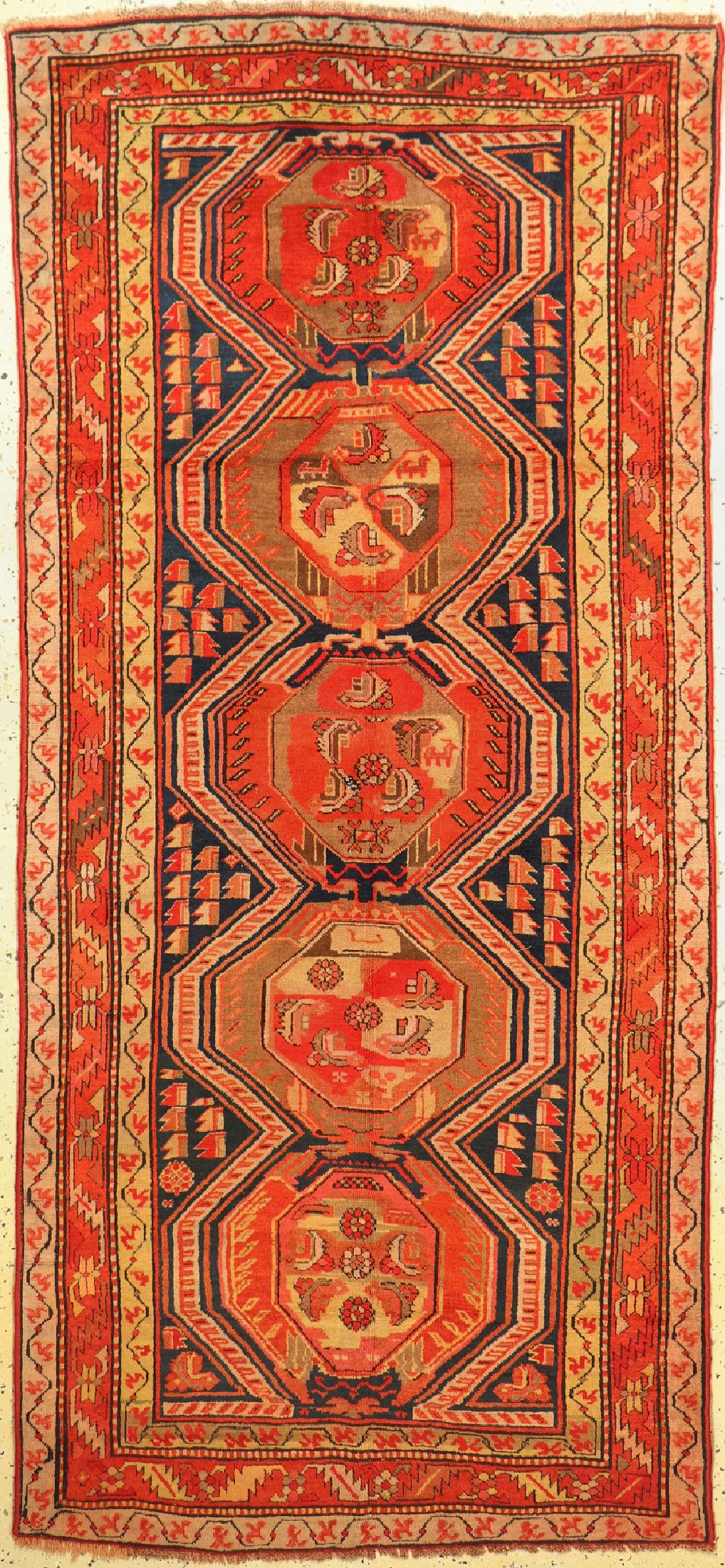 Kazak antik, Kaukasus, um 1920/1930, Wolle auf Wolle, ca. 270 x 122 cm, EHZ: 2, kleine Restaurierung