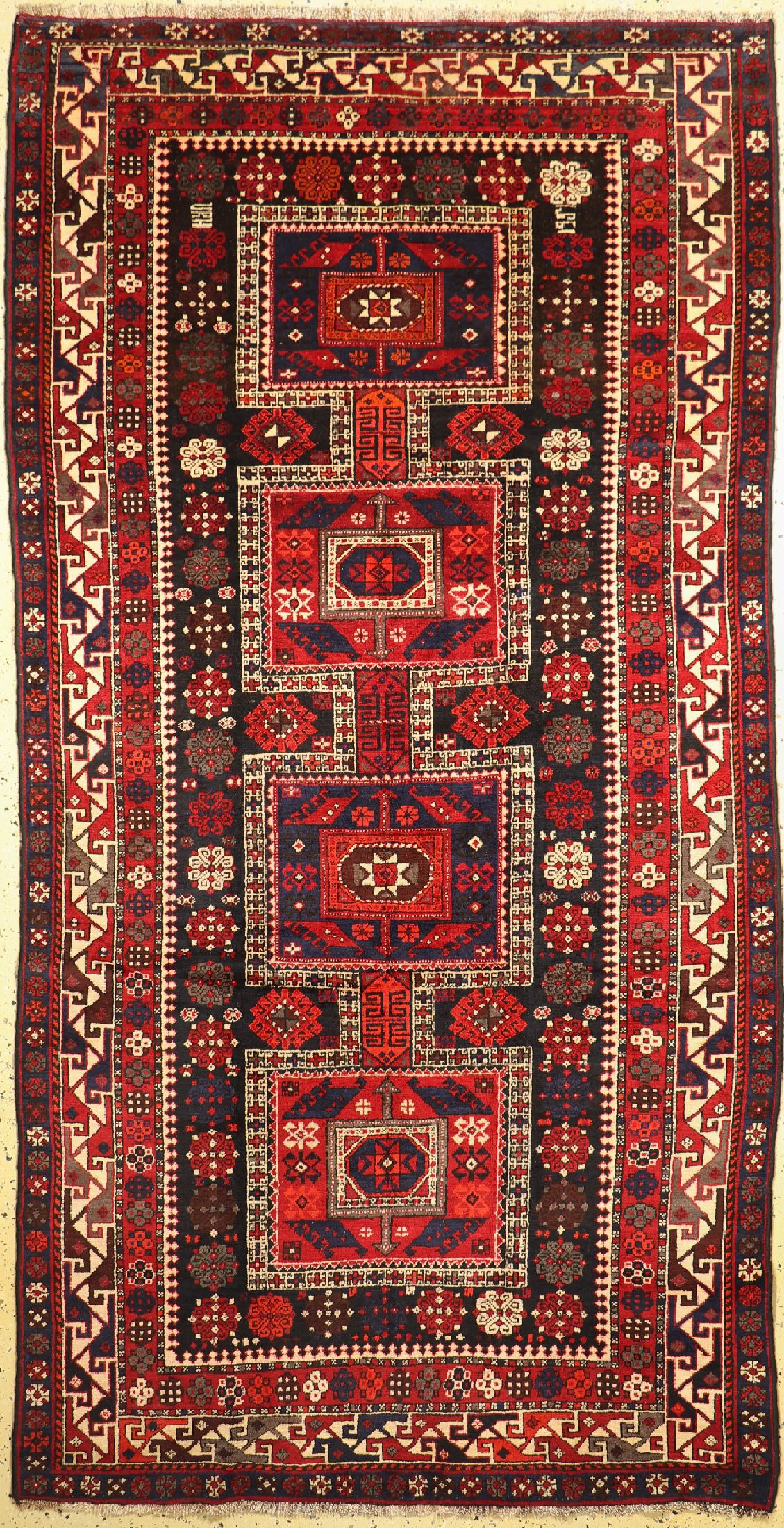Schirwan antik, Kaukasus, um 1910/1920, Wolle auf Wolle, ca. 300 x 158 cm, EHZ: 2, kleine Restaurierung