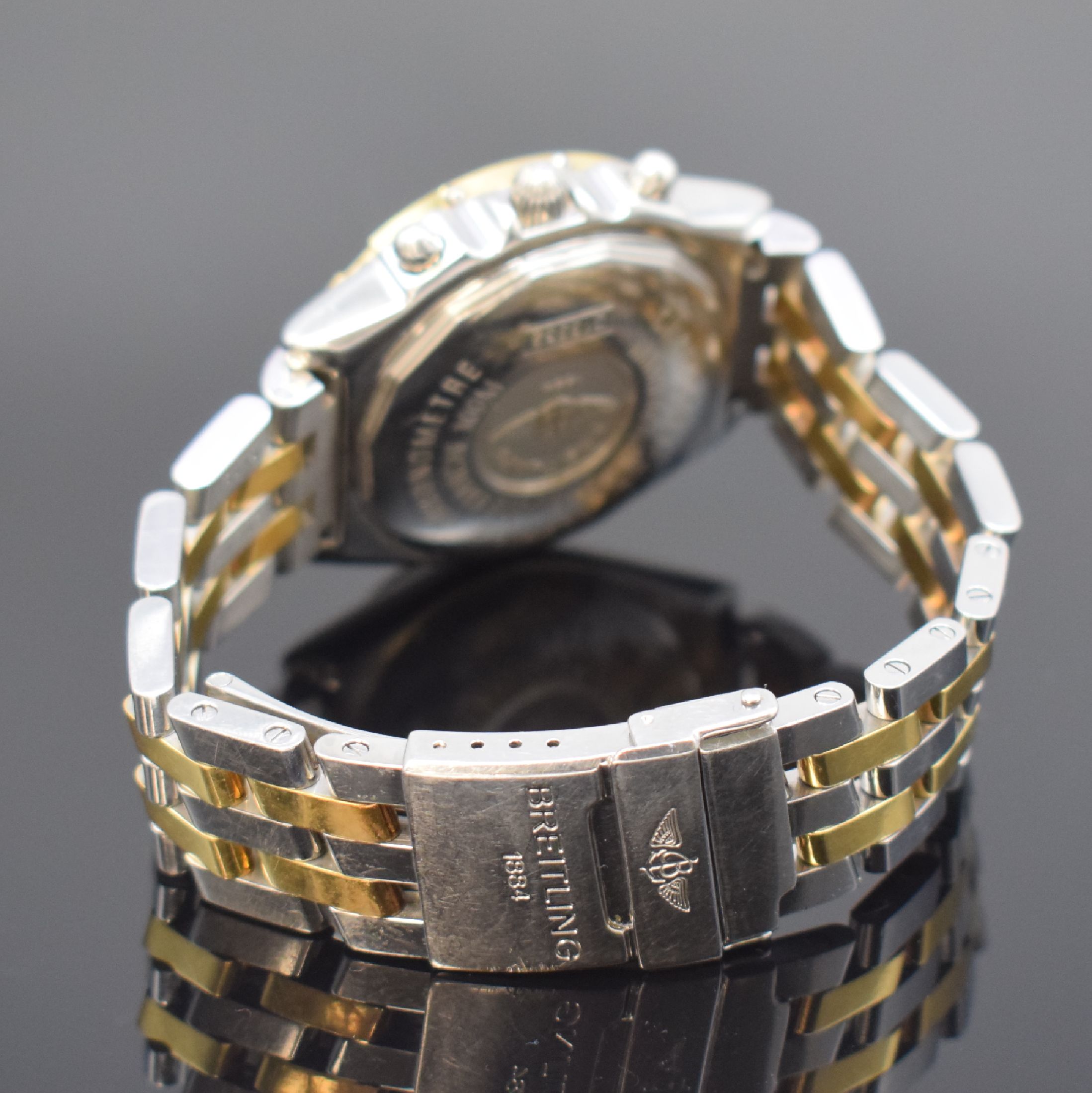 Detail b: BREITLING Herrenchronograph in Stahl / Gold Referenz D13352, Schweiz um 2000, Automatik, verschr. Geh. m. orig. Pilotband, eins. drehb. gold. ...