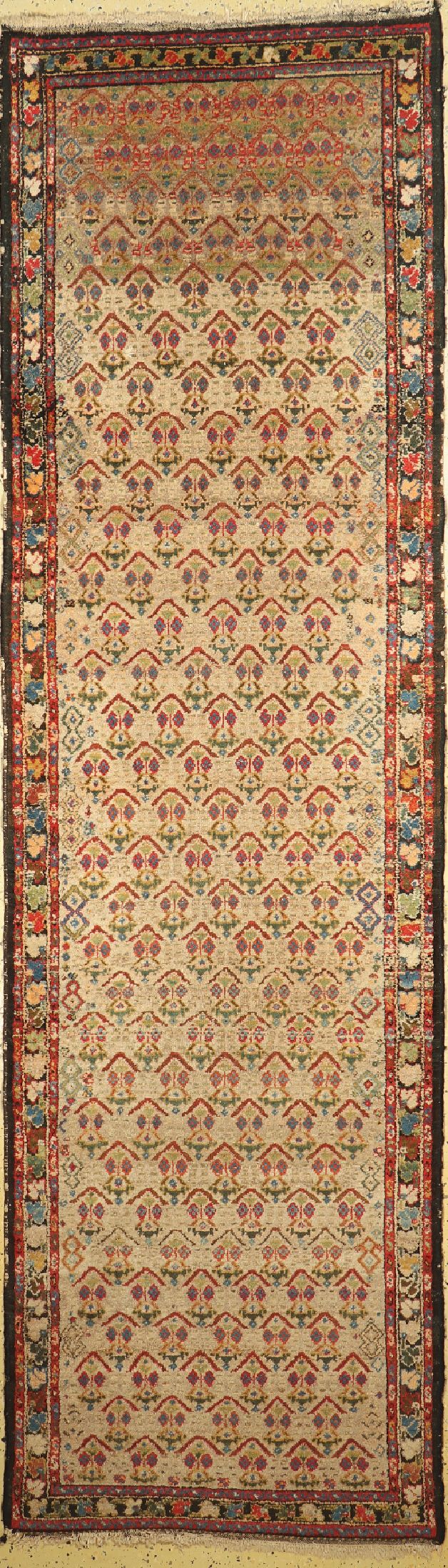 Hamadan alt, Persien, um 1930/1940, Wolle auf Baumwolle, ca. 350 x 100 cm, EHZ: 2-3