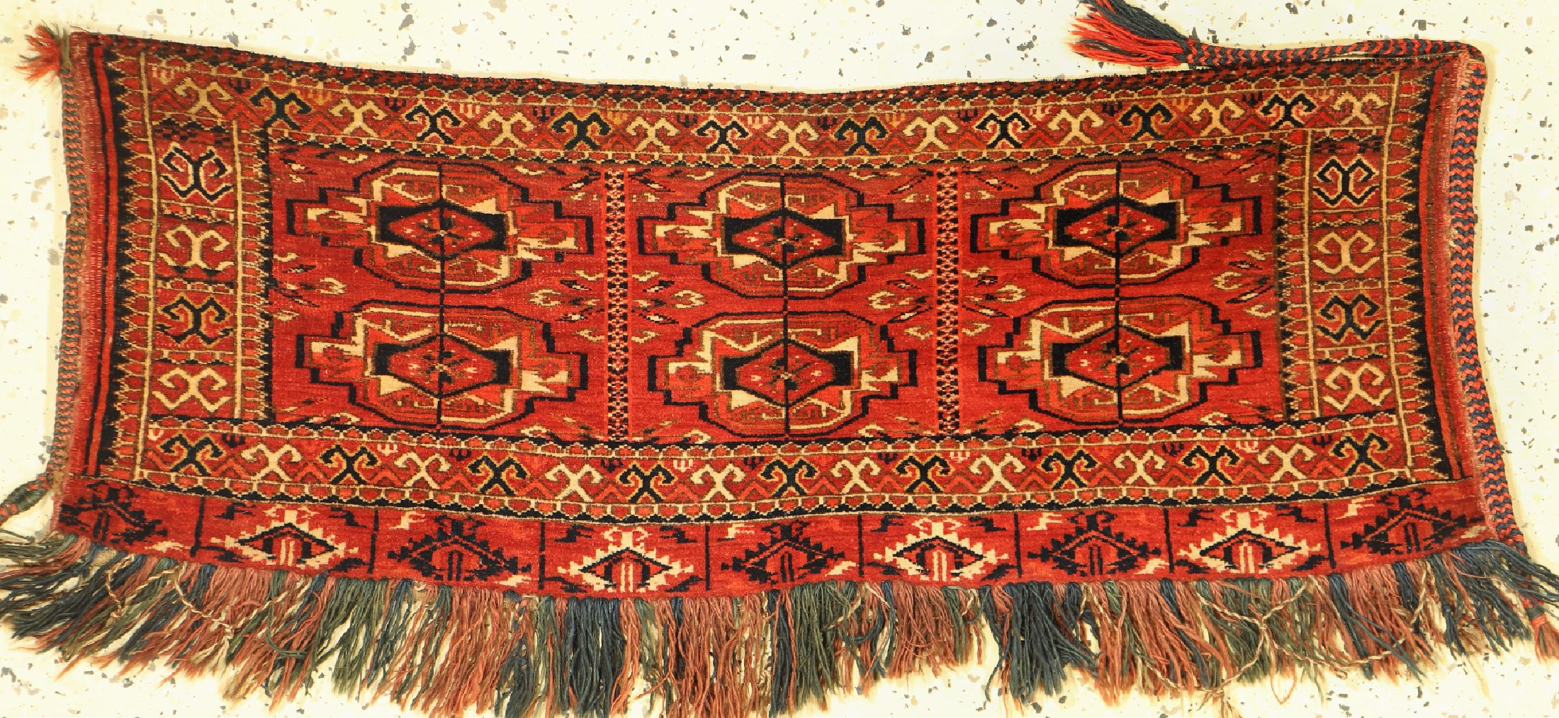 Tekke Torba antik, Turkmenistan, um 1900, Wolle auf Wolle, ca. 90 x 33 cm, EHZ: 2