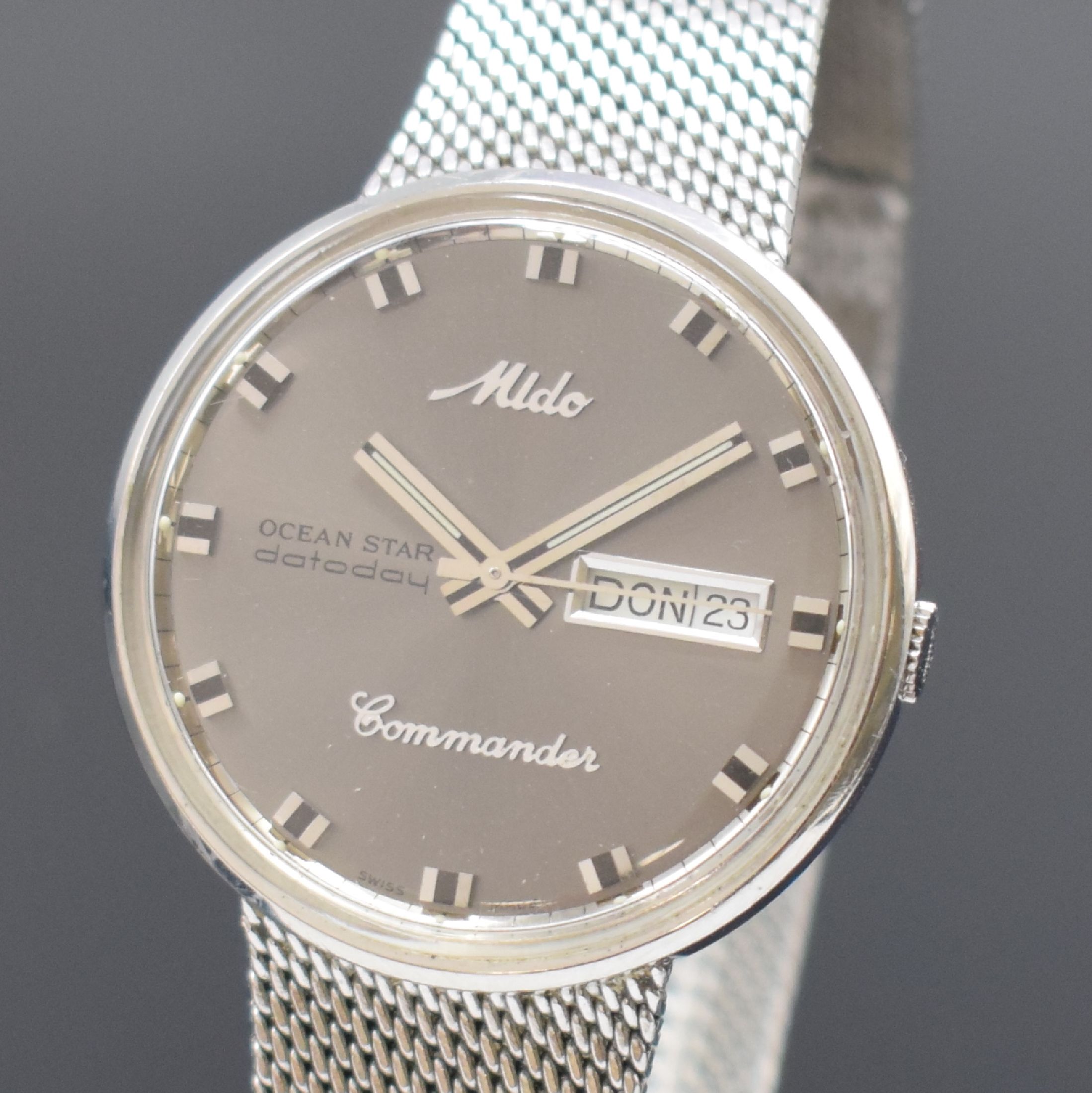 Detail a: MIDO Commander Herrenarmbanduhr am Milanaiseband in Stahl, Schweiz 1995, Automatik, Ref. 636-8429, Monocoque-Geh., integr. Milanaiseband, orig. ...