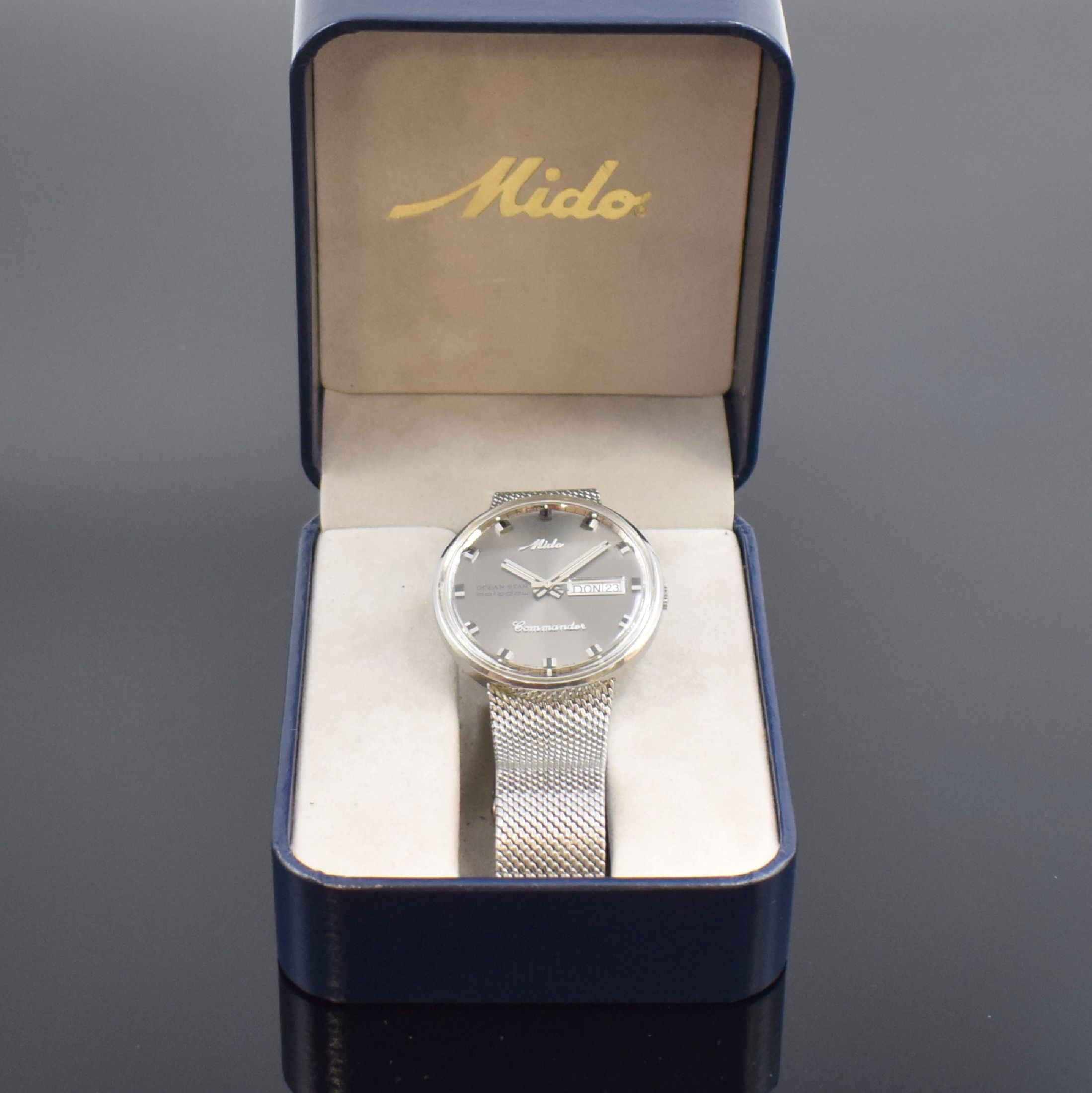 Detail e: MIDO Commander Herrenarmbanduhr am Milanaiseband in Stahl, Schweiz 1995, Automatik, Ref. 636-8429, Monocoque-Geh., integr. Milanaiseband, orig. ...