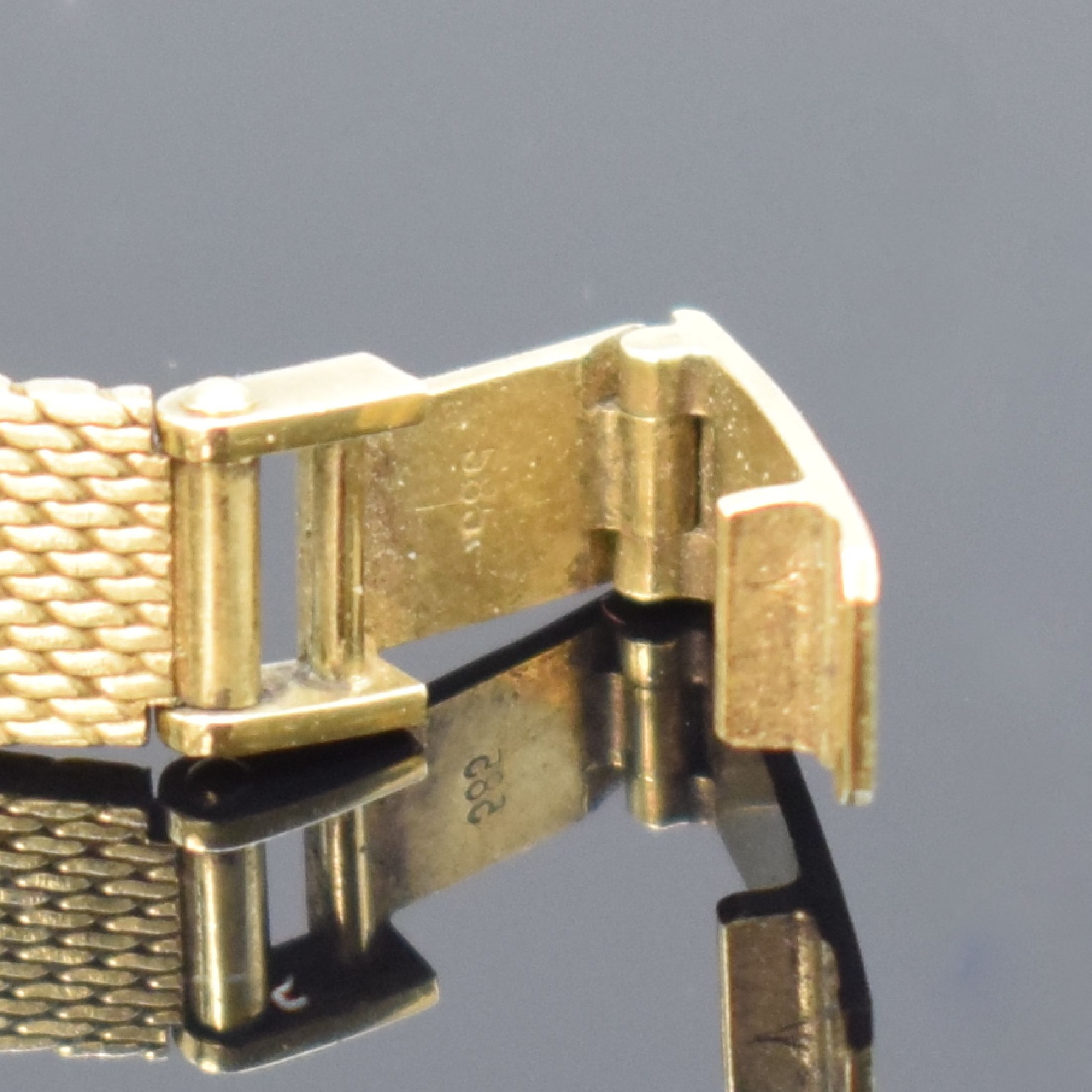 Detail b: CITO Damenarmbanduhr in GG 585/000 mit Diamanten, Schweiz um 1975, quarz, Lünette aufw. m. Diamanten bes., Boden aufgedr., champagnerfarb. Zifferbl. ...
