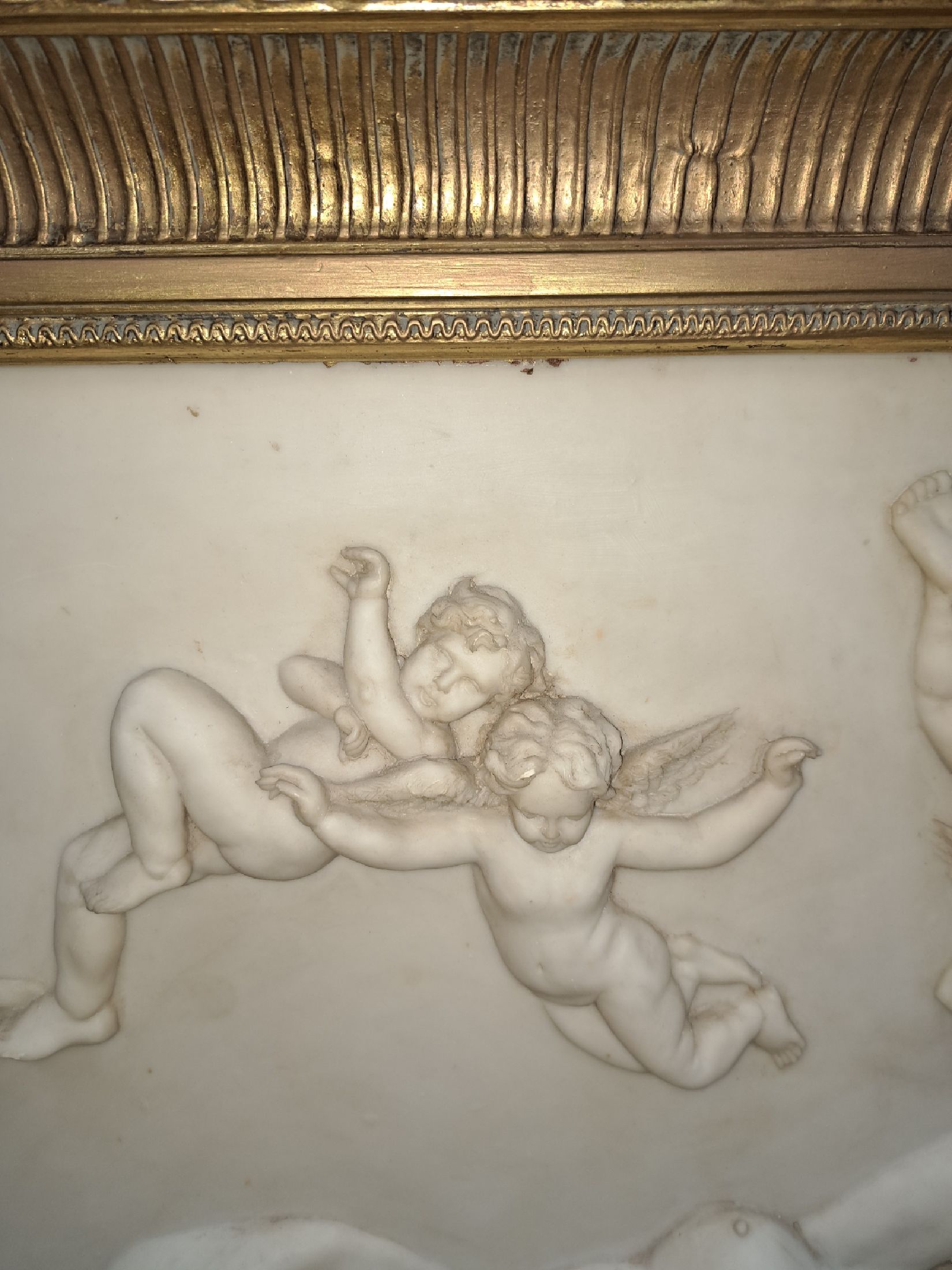Detail c: Kunstguß: Großes Relief, Mitte 20.Jh., Polymerguß, Venus nach den Vorbildern von Tizian, Canova u. Francesco Albani, liegender Akt umschwirrt von ...
