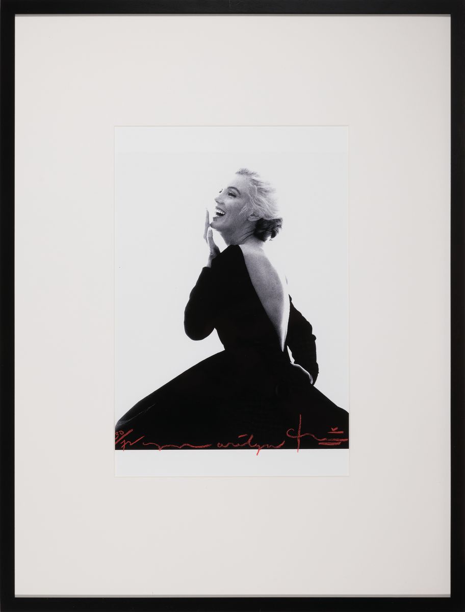 Detail k: Bert Stern, 1929 - 2013 New York, Fotografie auf dickem, matten Fotopapier, "Marilyn Laughing in Dior Dress", handsigniert und num. 30/72, ...