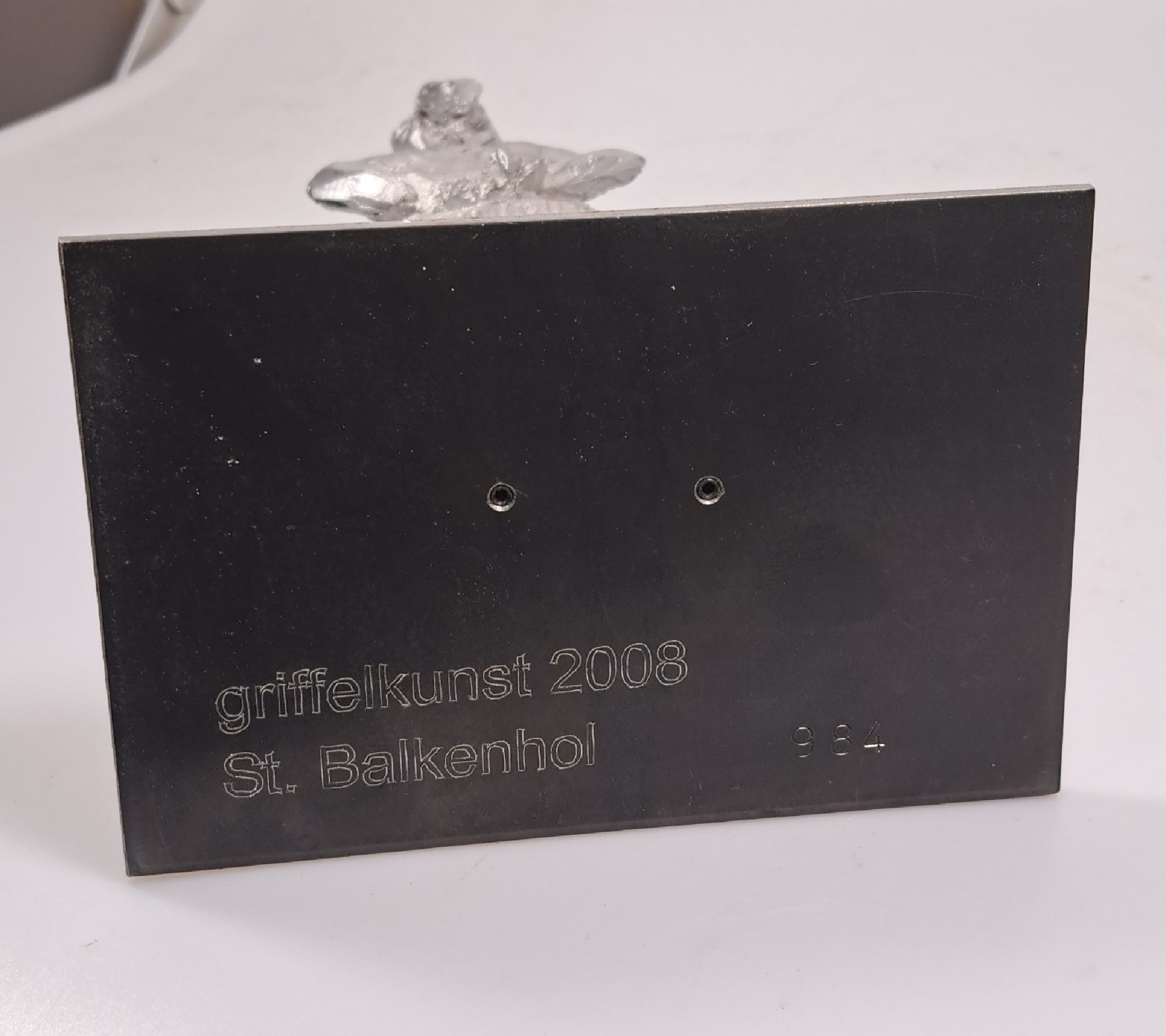 Detail k: Stephan Balkenhol, geb. 1957, stehende Frau, Metallskulptur/ massiver Antimon Hartbleiguss, auf der Unterseite der Plinthe signiert und num. " ...