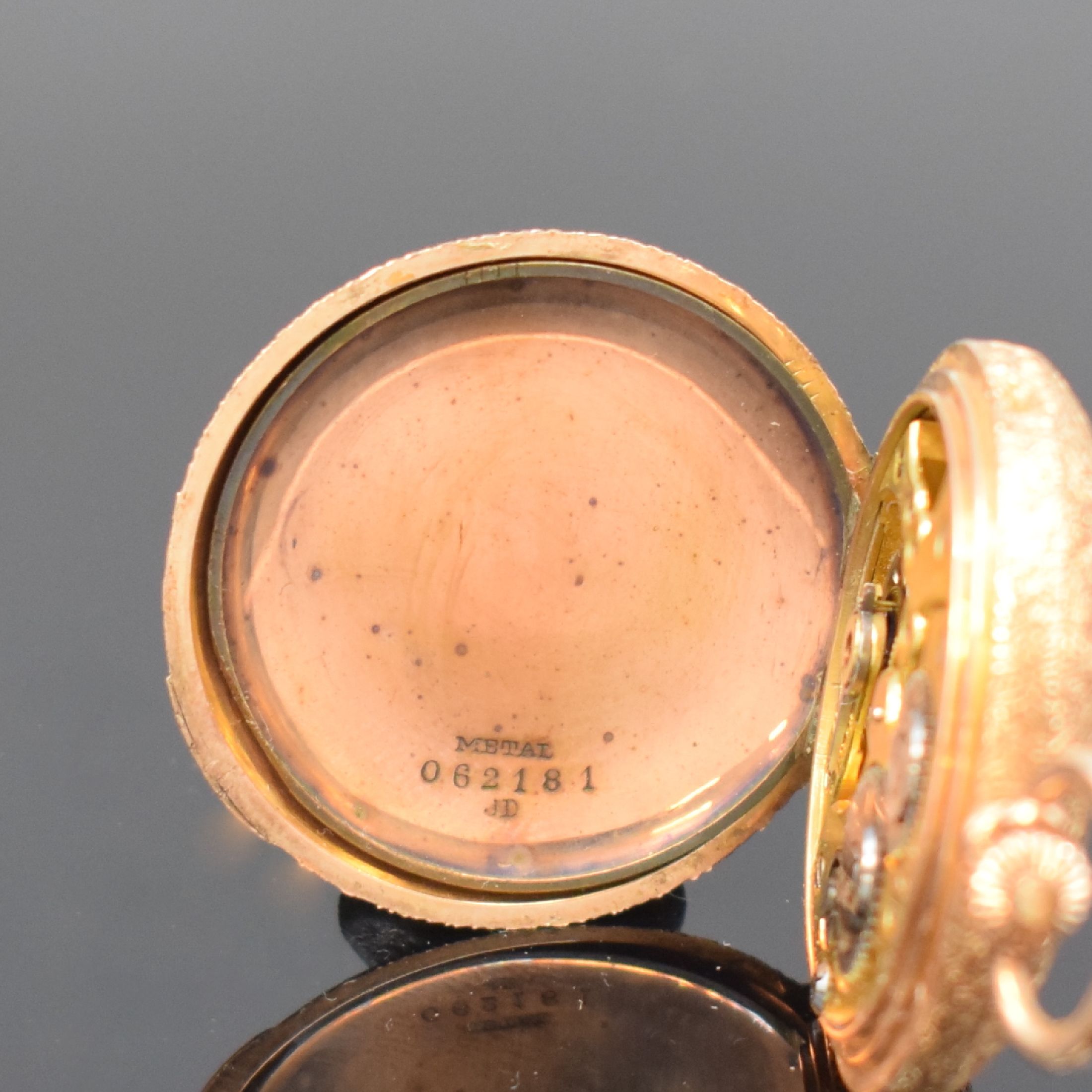 Detail f: ZENITH kleine Savonette Taschenuhr in RG 585/000, Schweiz um 1906, vollgrav., 2- Deckel Goldgeh. dell., verg. Metallcuv. m. Medaillengrav., ...