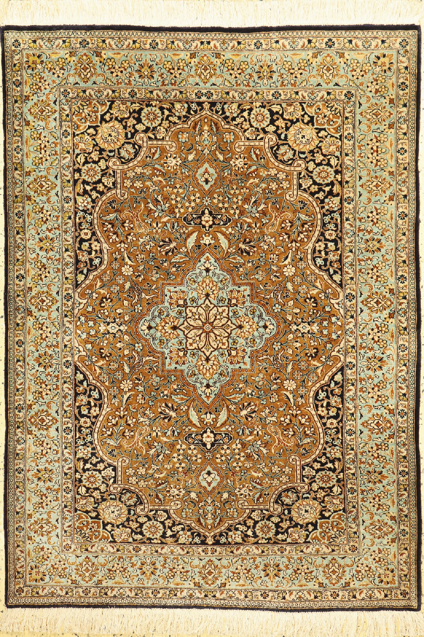 Ghom Seide alt, Persien, um 1950, reine Naturseide, ca. 158 x 108 cm, EHZ: 1-2, Fransen erneuert