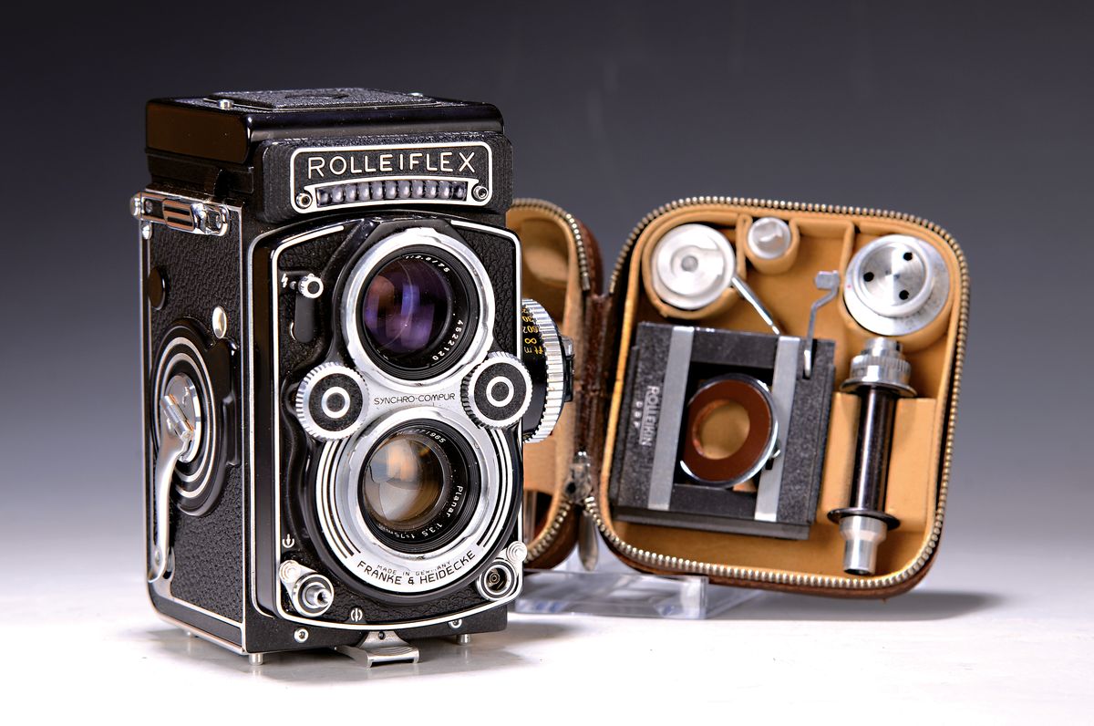 Rolleiflex, Franke & Heidecke, 60er Jahre, Nr. 2829038, zweiäugige 6 x 6 Spiegelreflexkamera, Planar 3.5/75mm, orig. Lederetui, Zubehör im Etui, ...